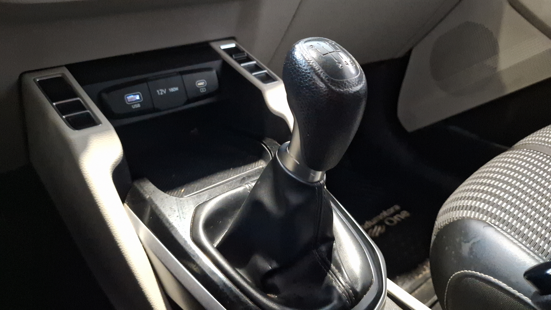 KIA Carens — foto 11 de 17