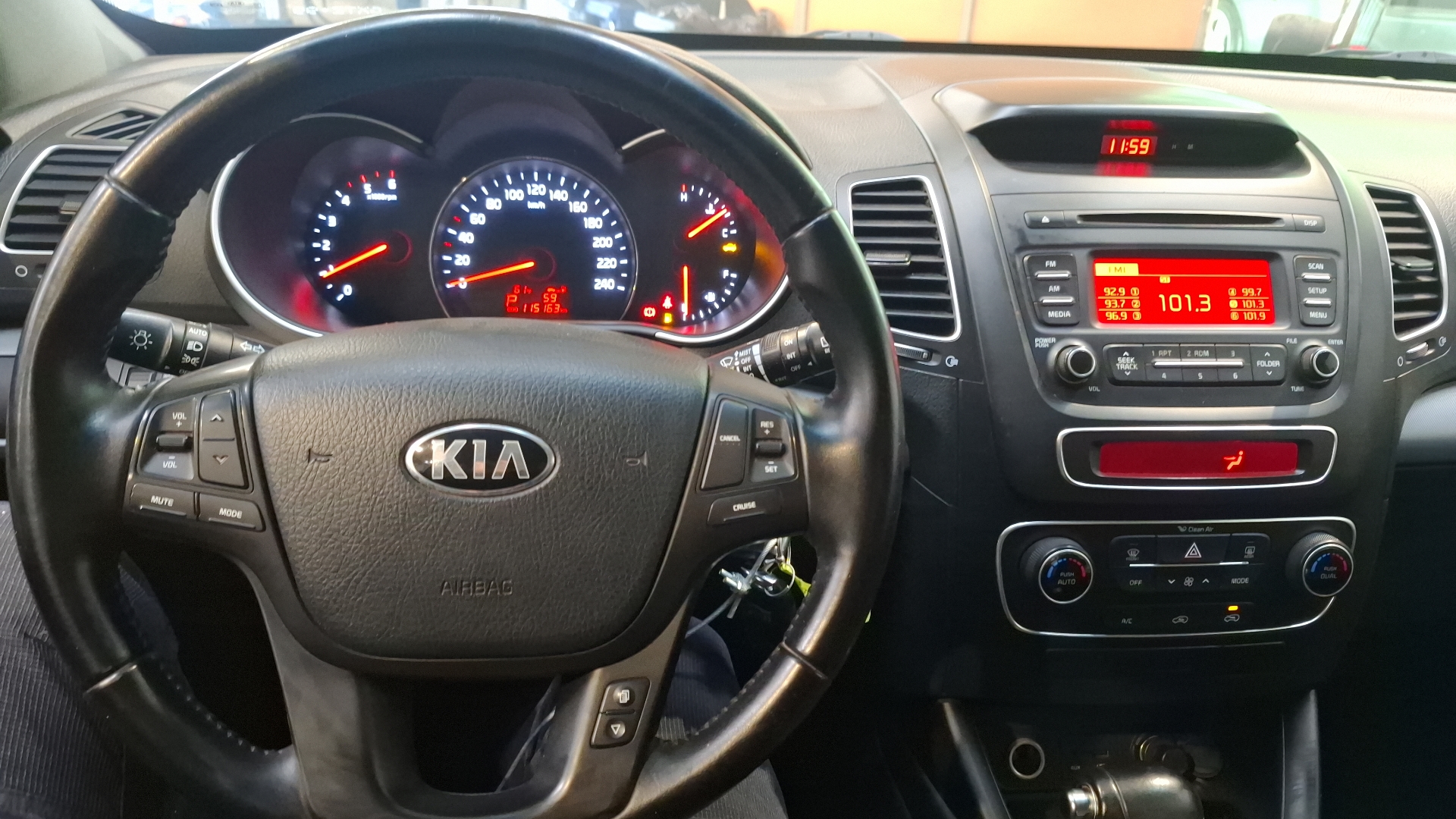 KIA Sorento — foto 8 de 16