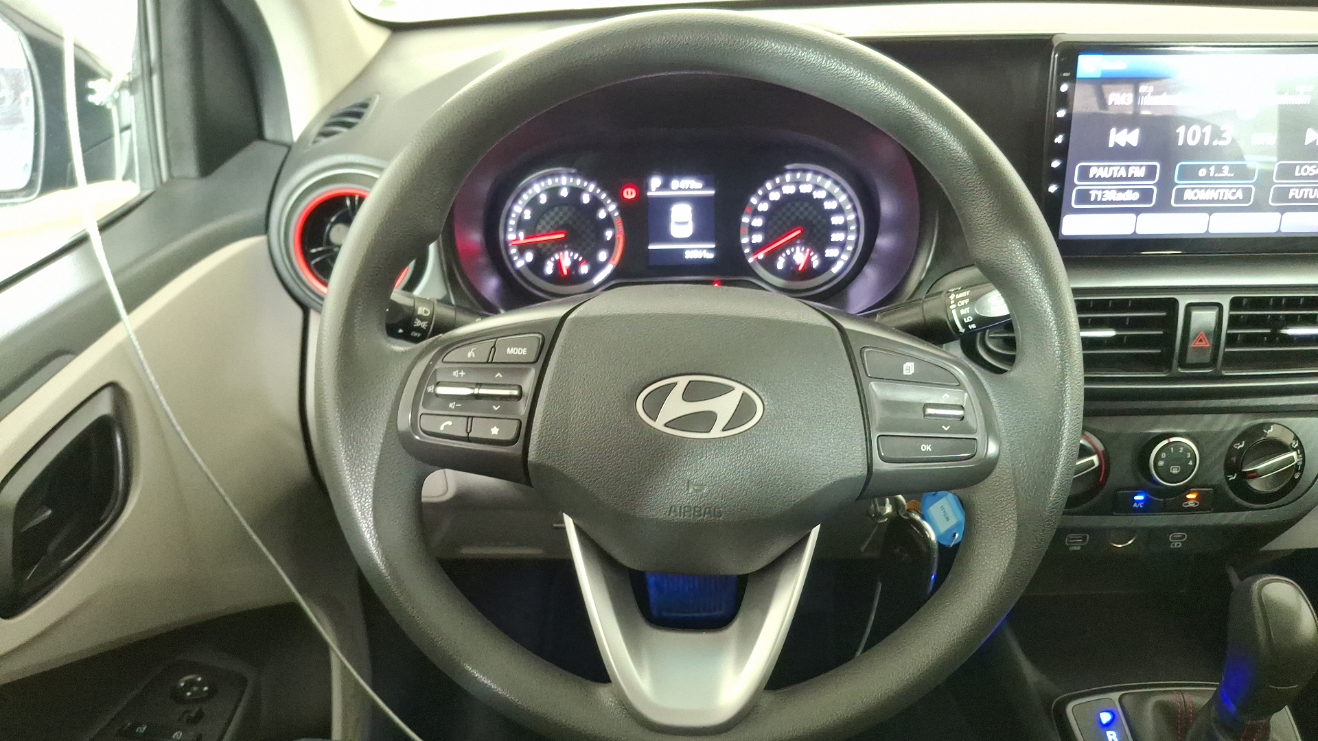 Hyundai Grand I10 — foto 8 de 16