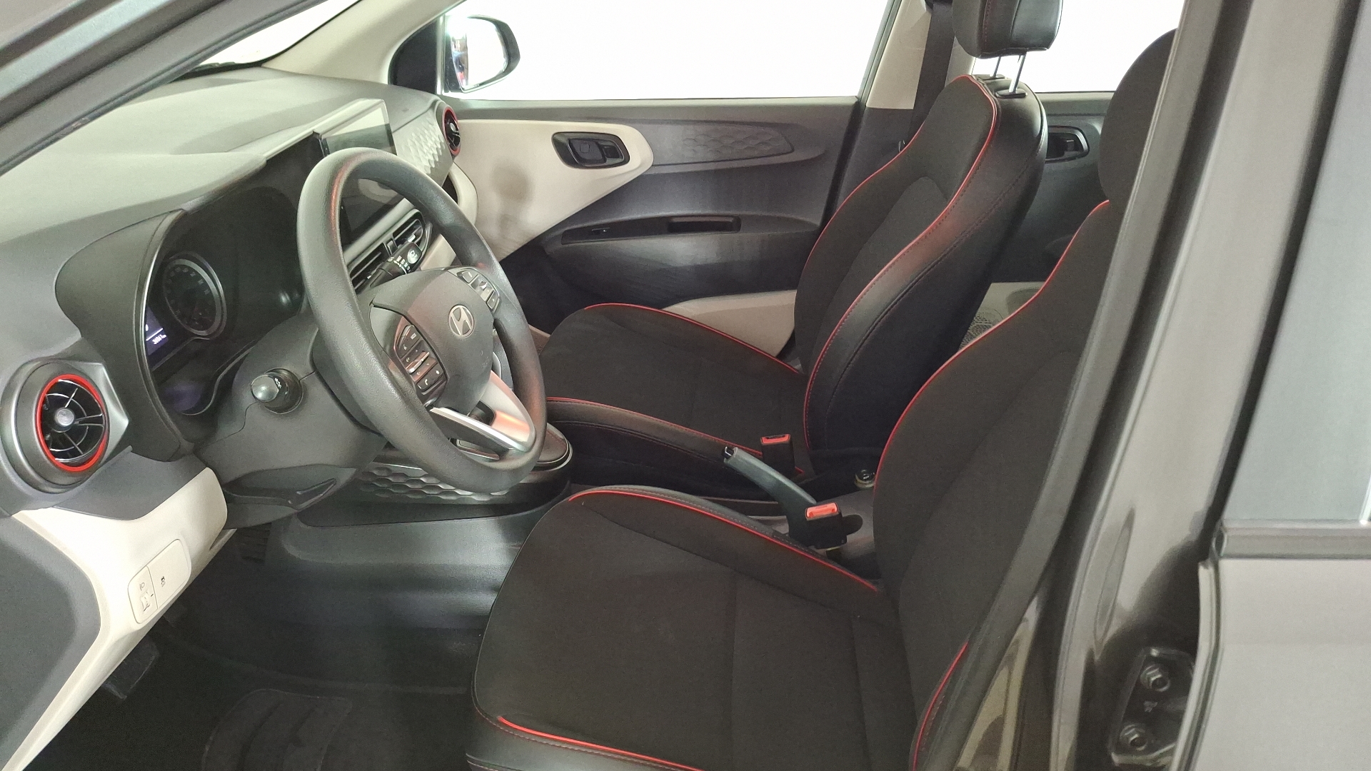Hyundai Grand I10 — foto 13 de 16