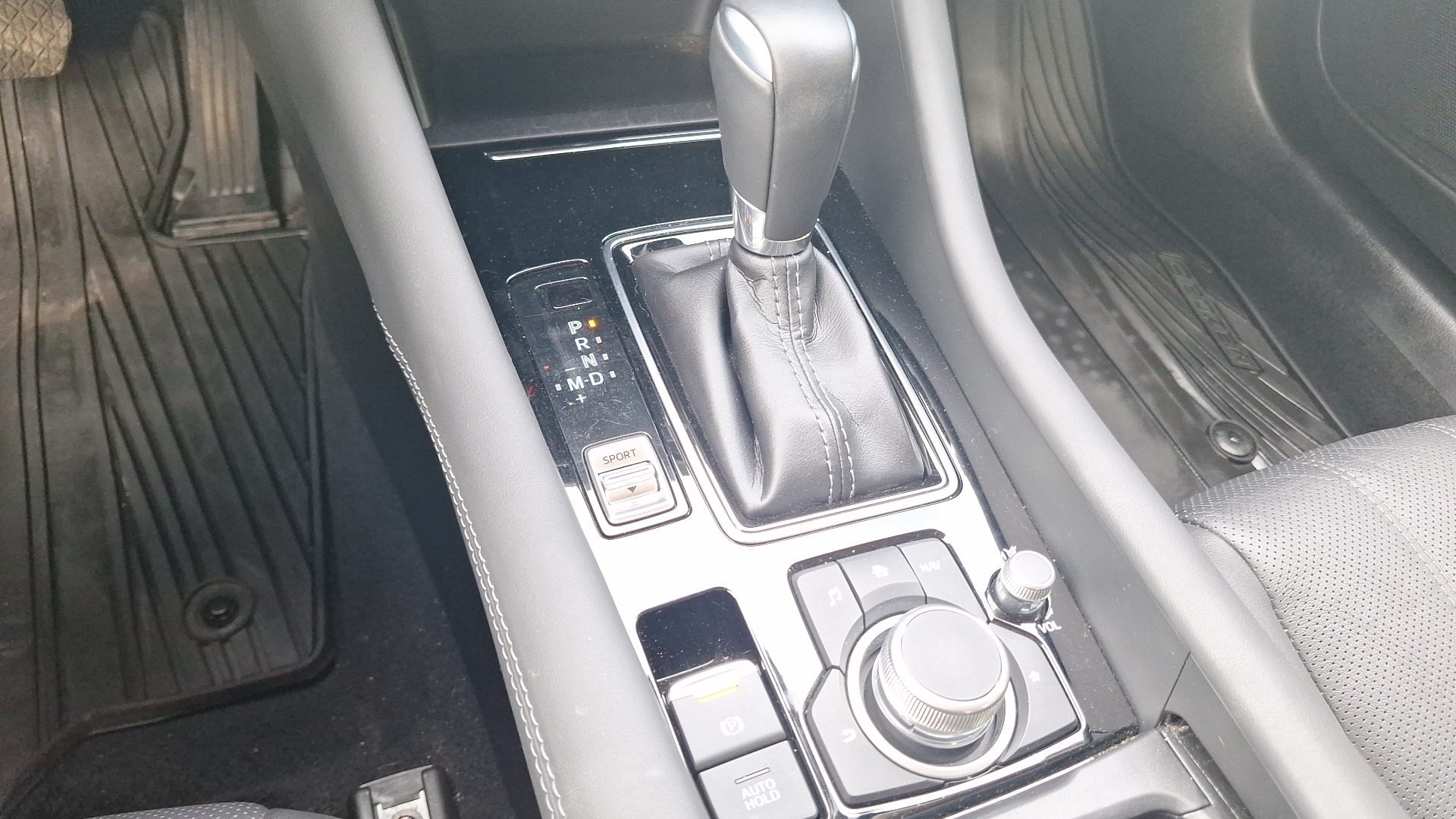 Mazda 6 — foto 11 de 15