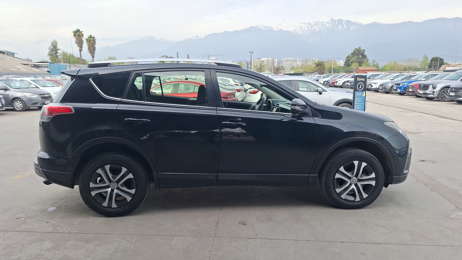 Toyota RAV4 — foto 5 de 14