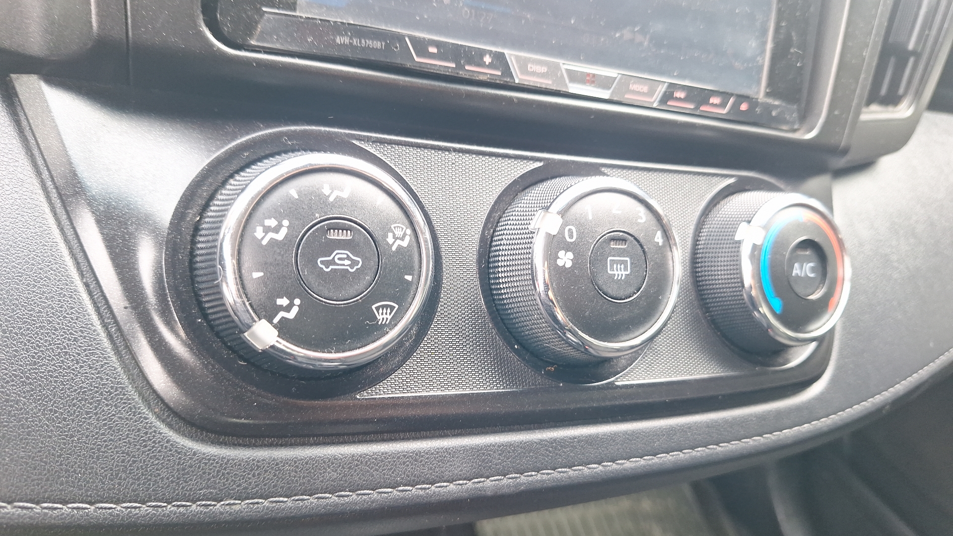 Toyota RAV4 — foto 14 de 14