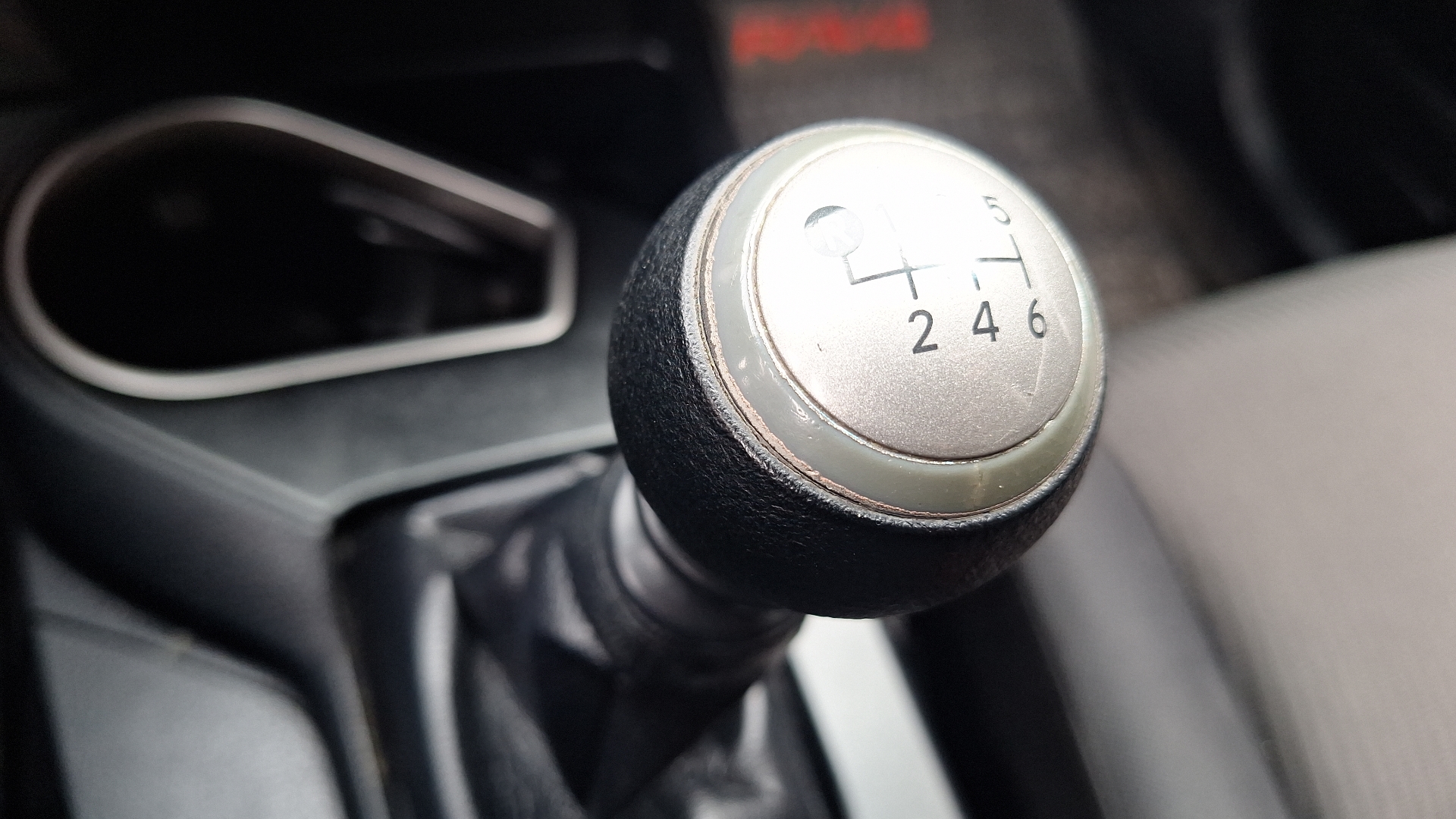 Toyota RAV4 — foto 11 de 14