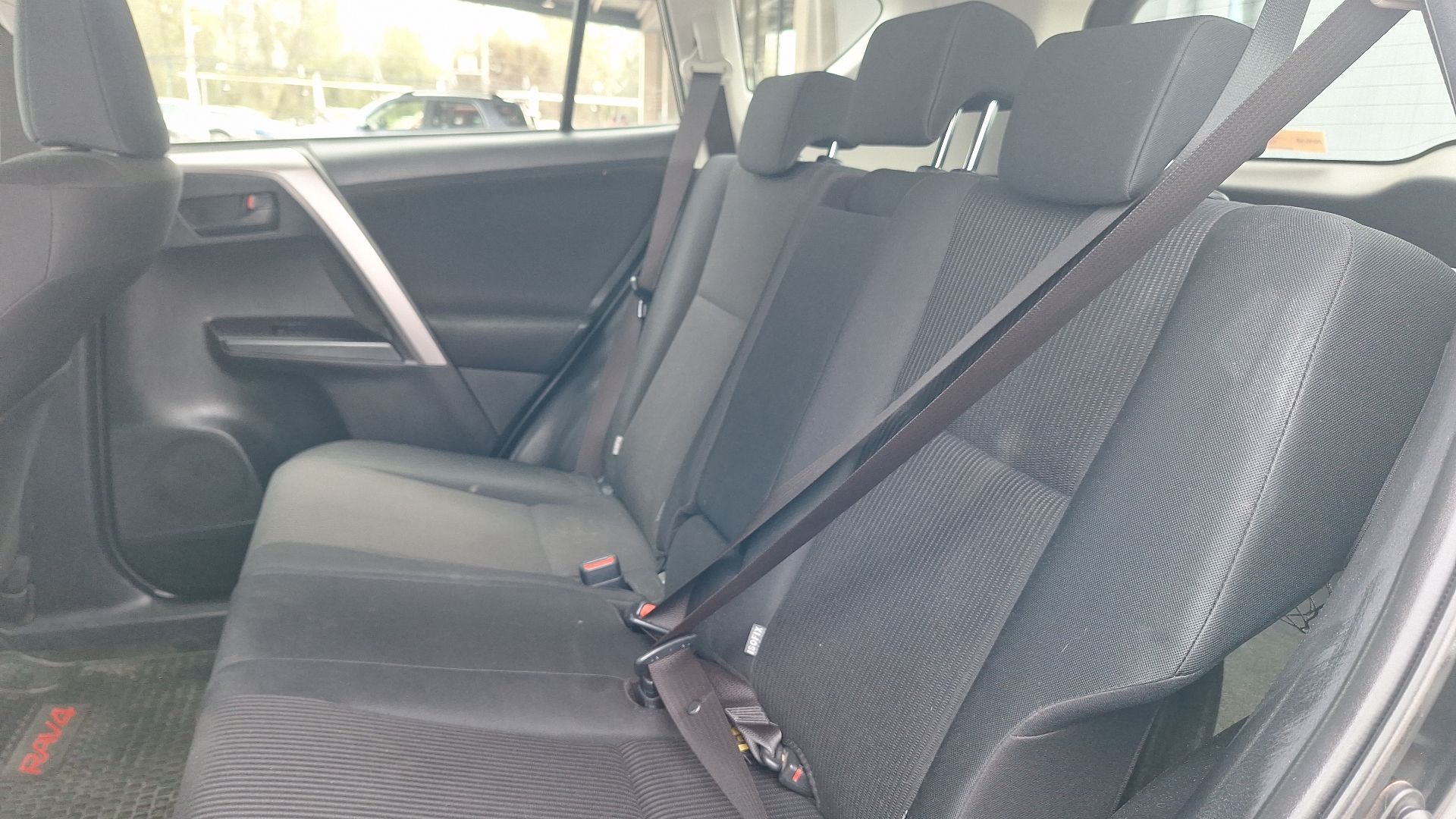 Toyota RAV4 — foto 12 de 14