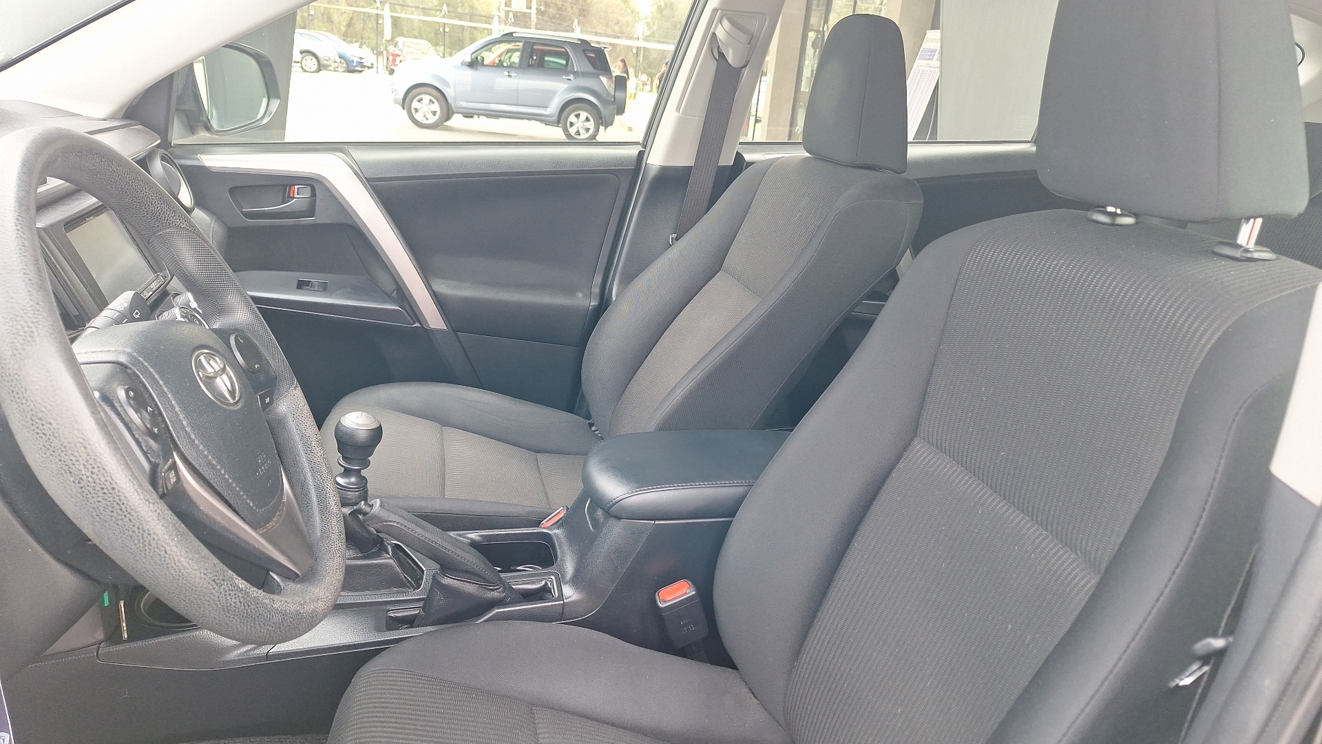 Toyota RAV4 — foto 13 de 14