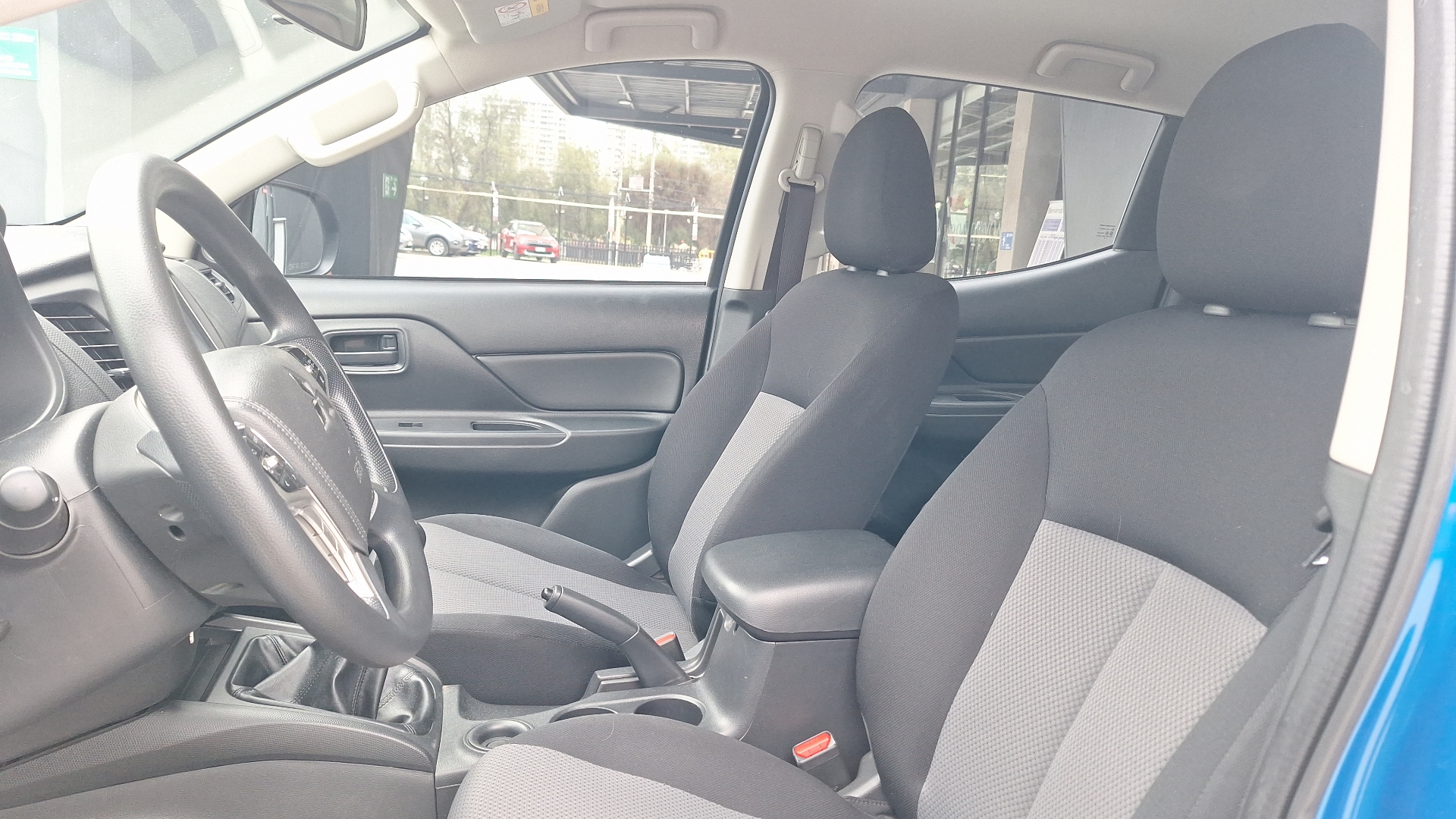 Mitsubishi L200 — foto 13 de 14