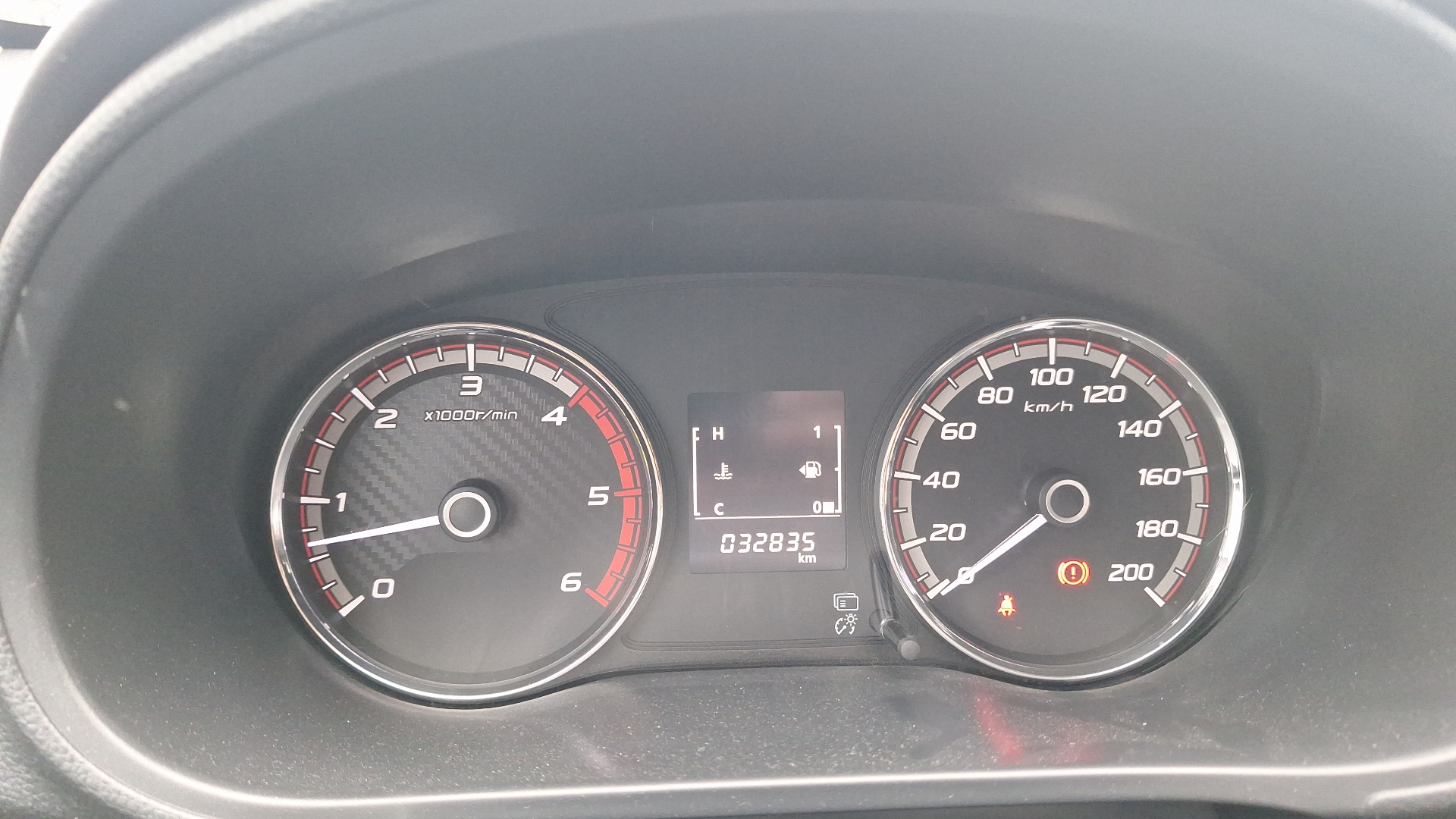 Mitsubishi L200 — foto 9 de 14