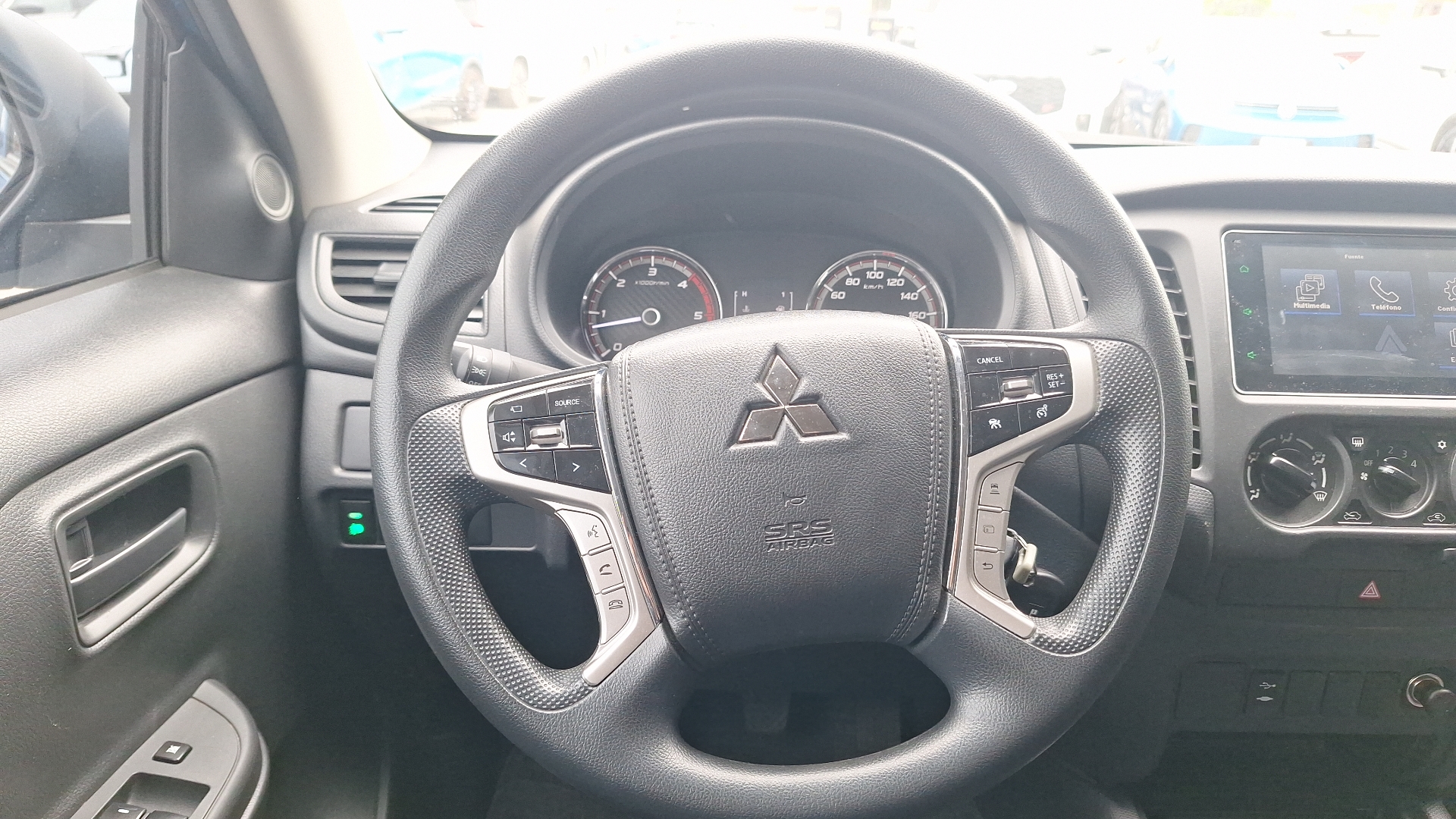 Mitsubishi L200 — foto 8 de 14