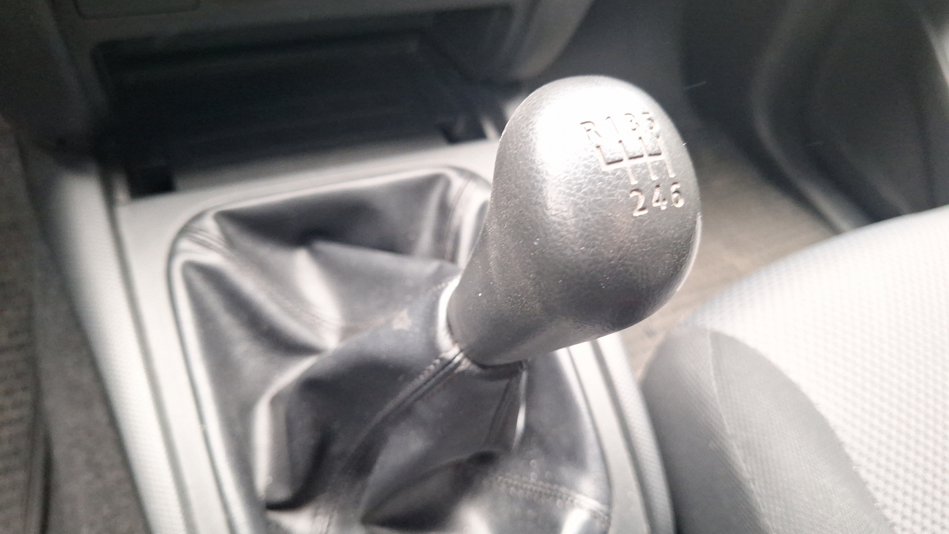Mitsubishi L200 — foto 11 de 14