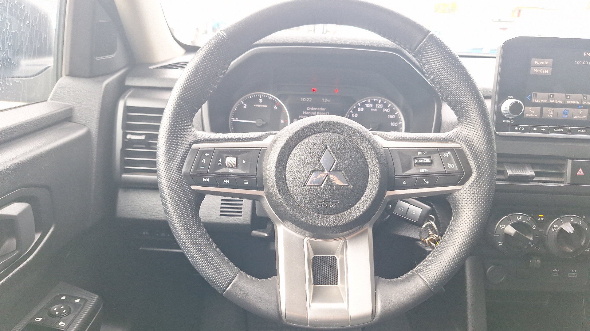 Mitsubishi L200 — foto 8 de 15