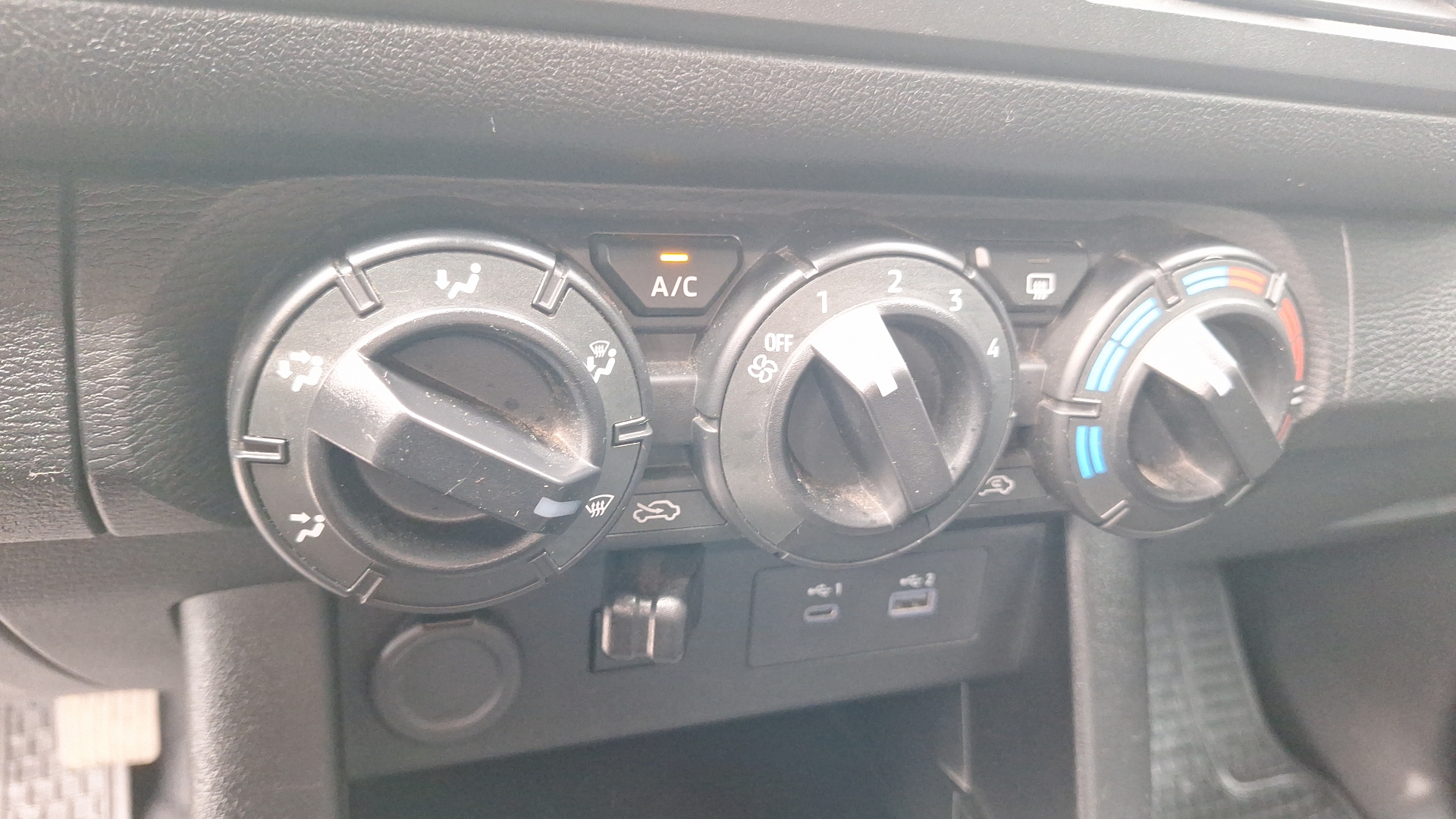 Mitsubishi L200 — foto 15 de 15