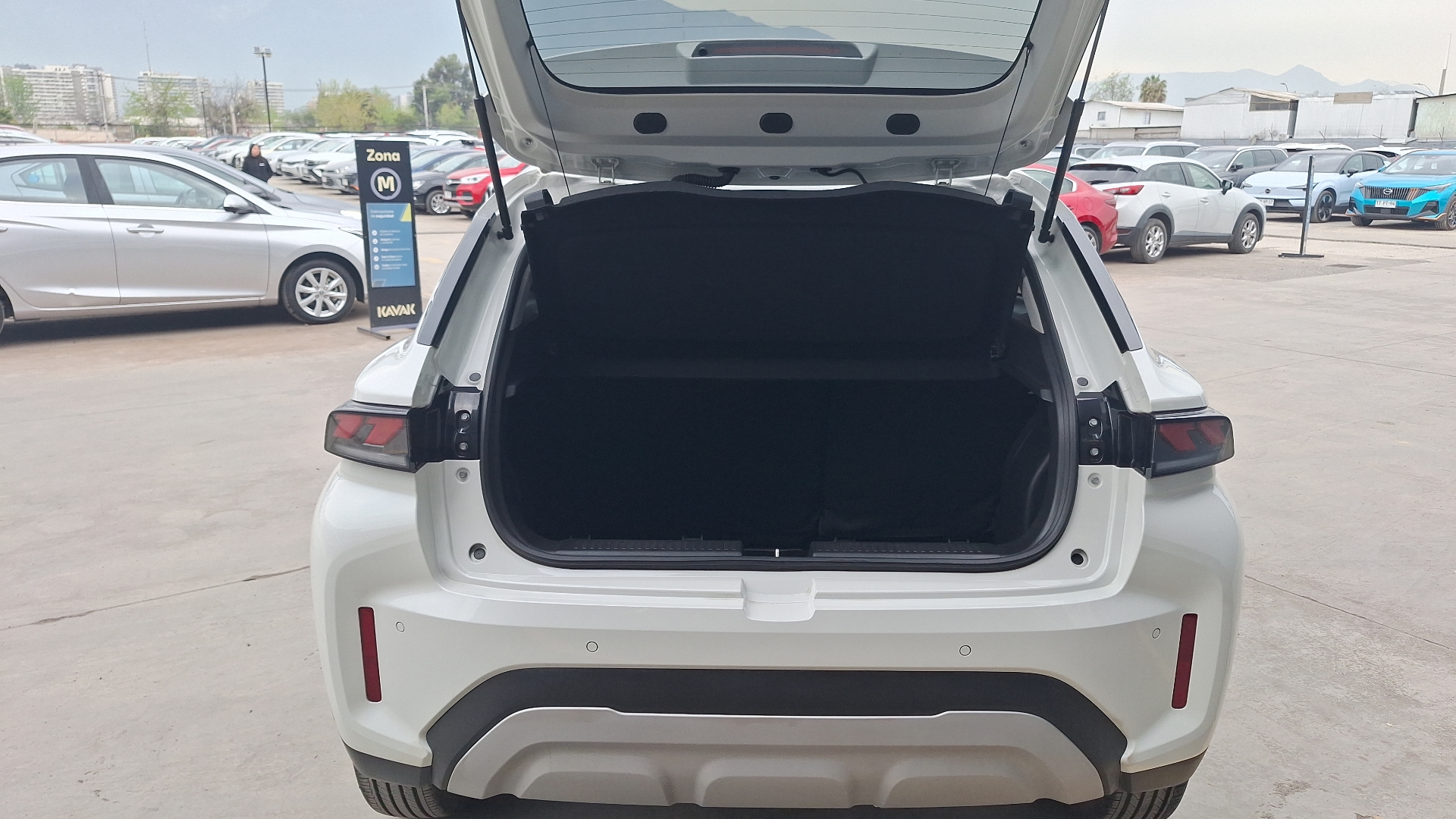 Suzuki Fronx — foto 4 de 15