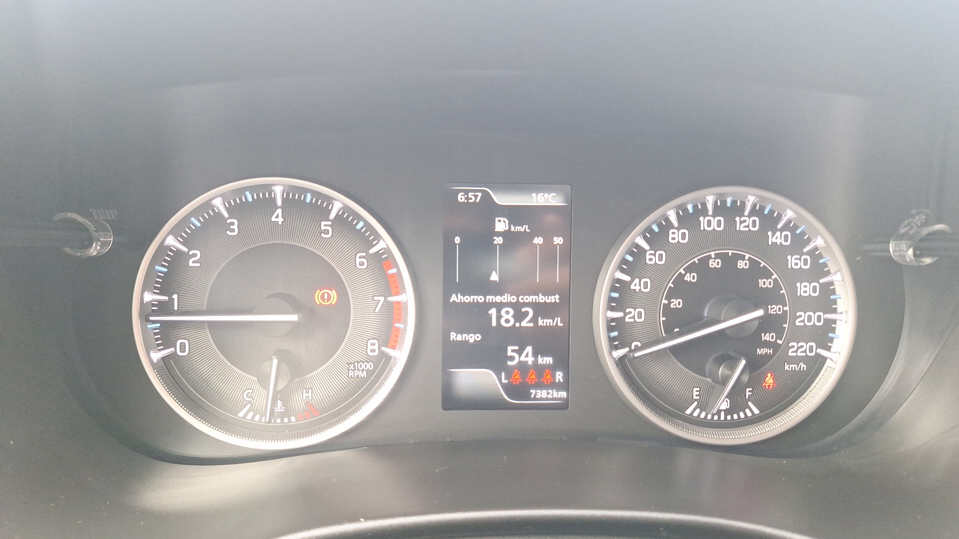 Suzuki Fronx — foto 9 de 15