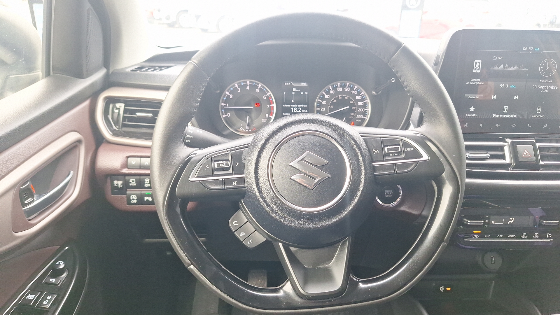 Suzuki Fronx — foto 8 de 15