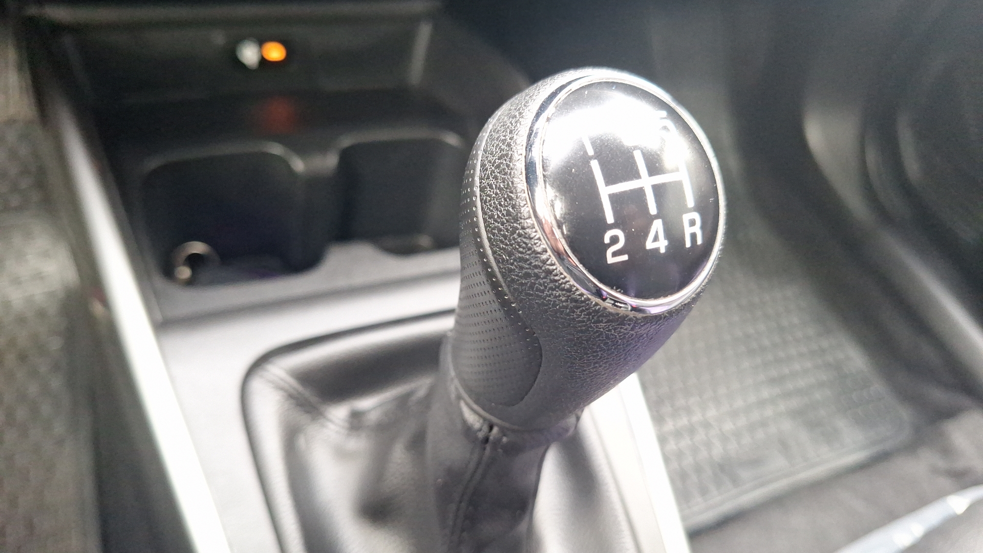 Suzuki Fronx — foto 11 de 15