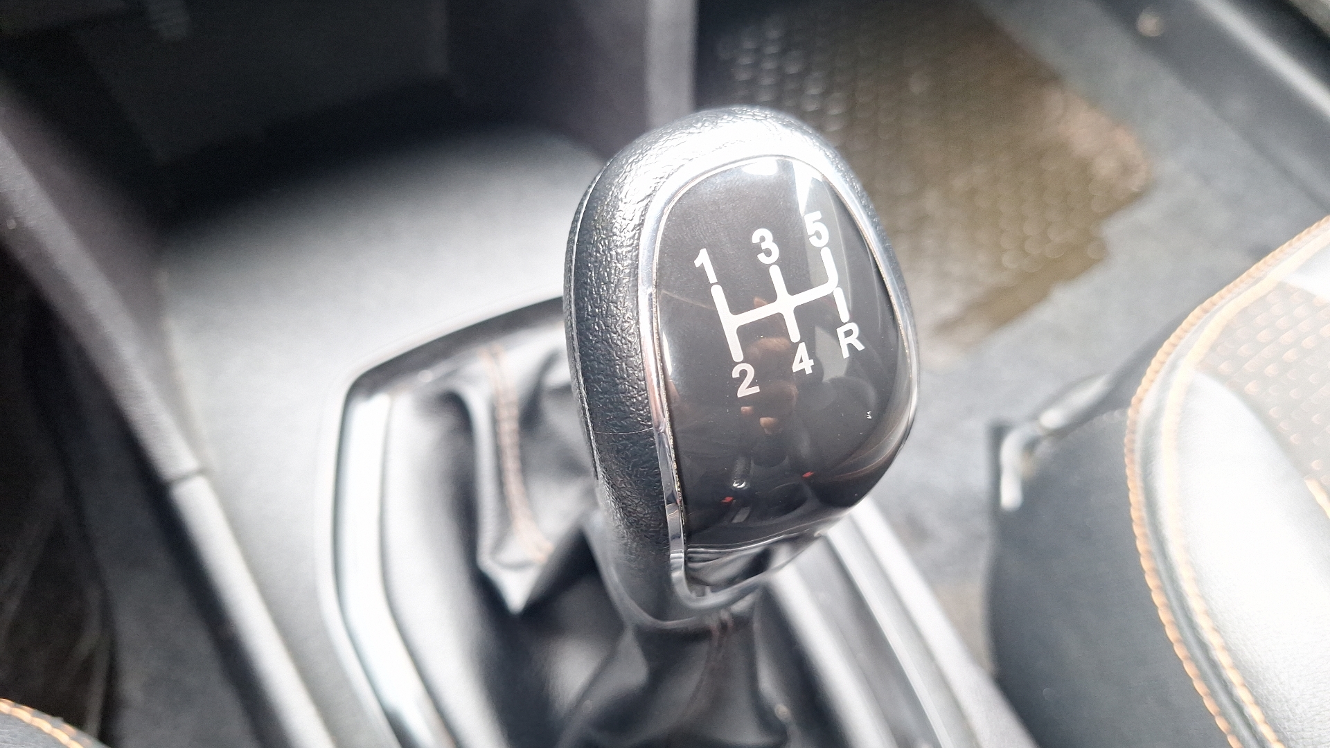 Chery Tiggo 2 — foto 11 de 15