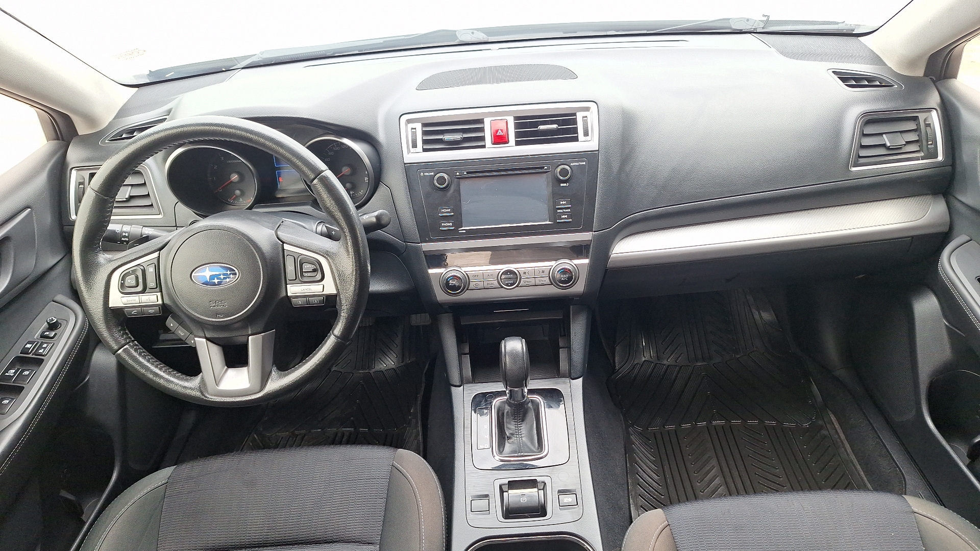 Subaru Legacy — foto 6 de 15