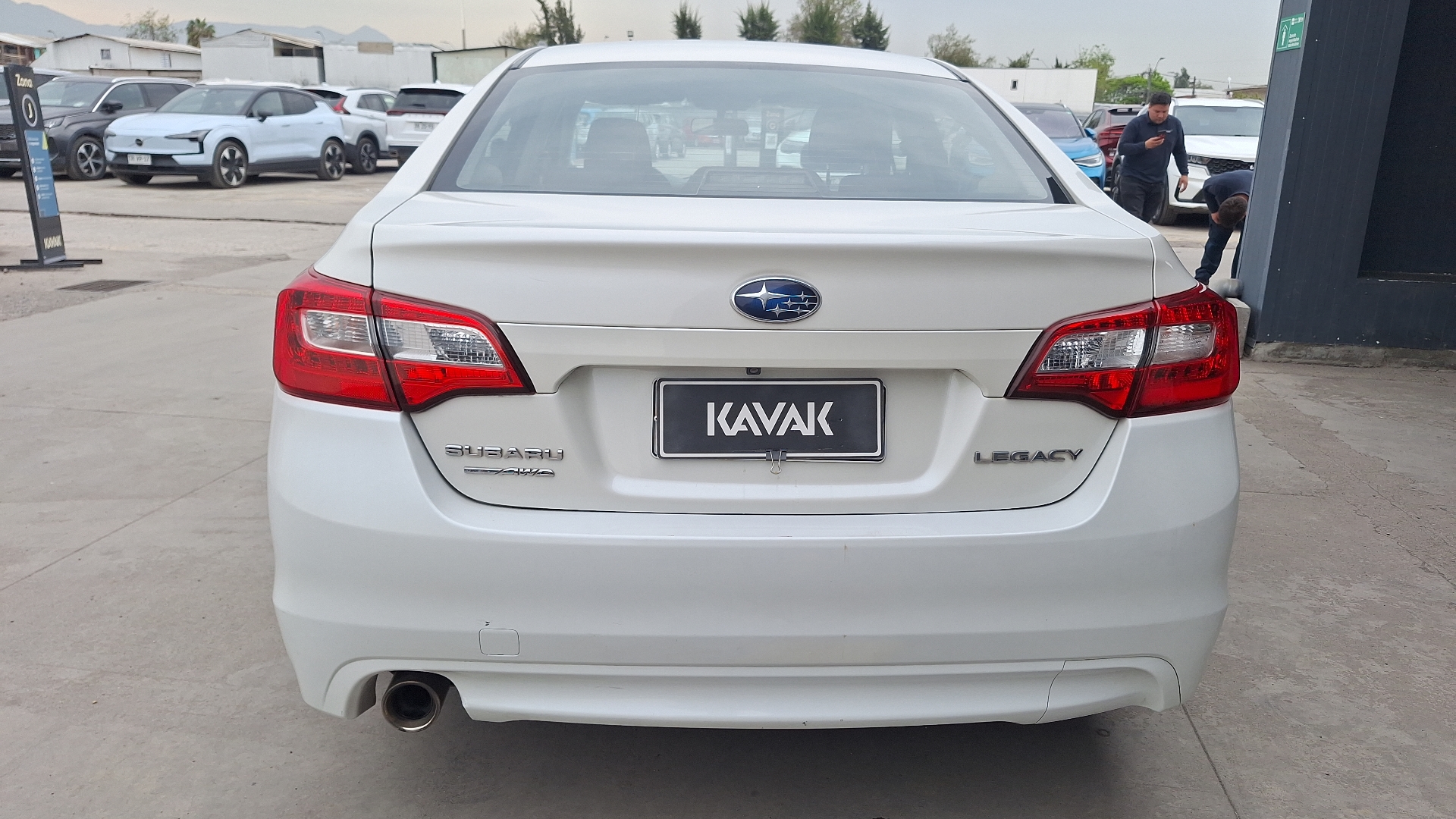 Subaru Legacy — foto 3 de 15