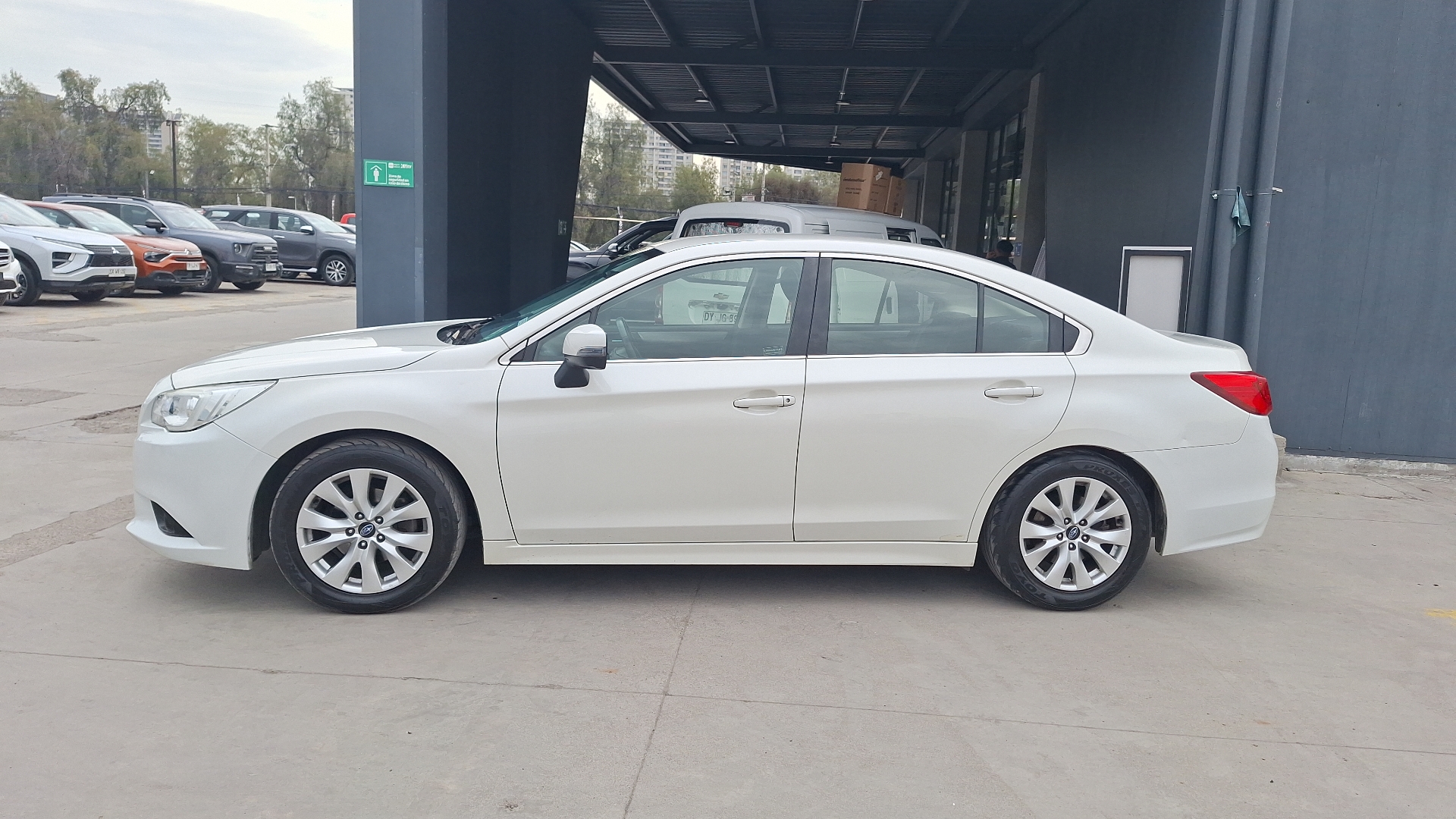 Subaru Legacy — foto 2 de 15