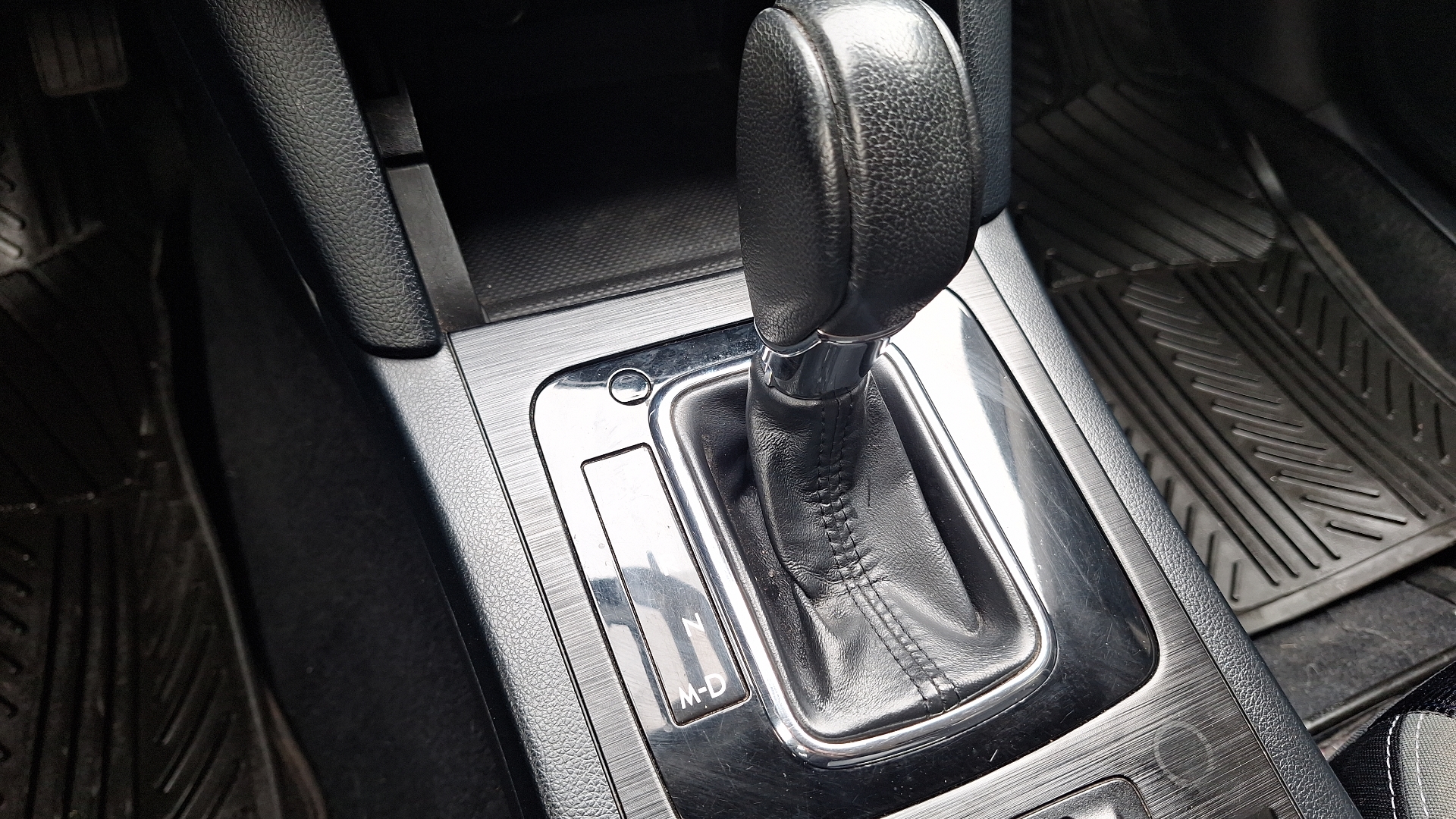 Subaru Legacy — foto 11 de 15