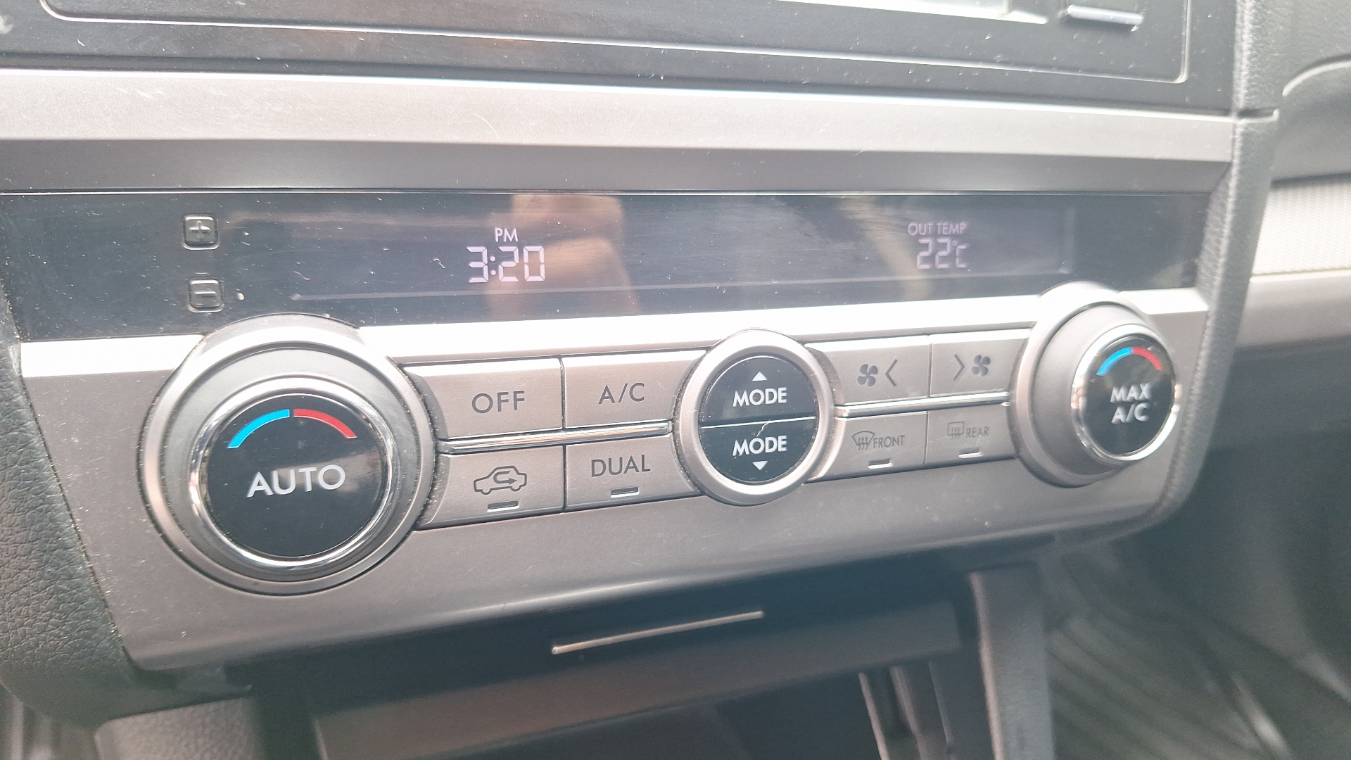 Subaru Legacy — foto 15 de 15