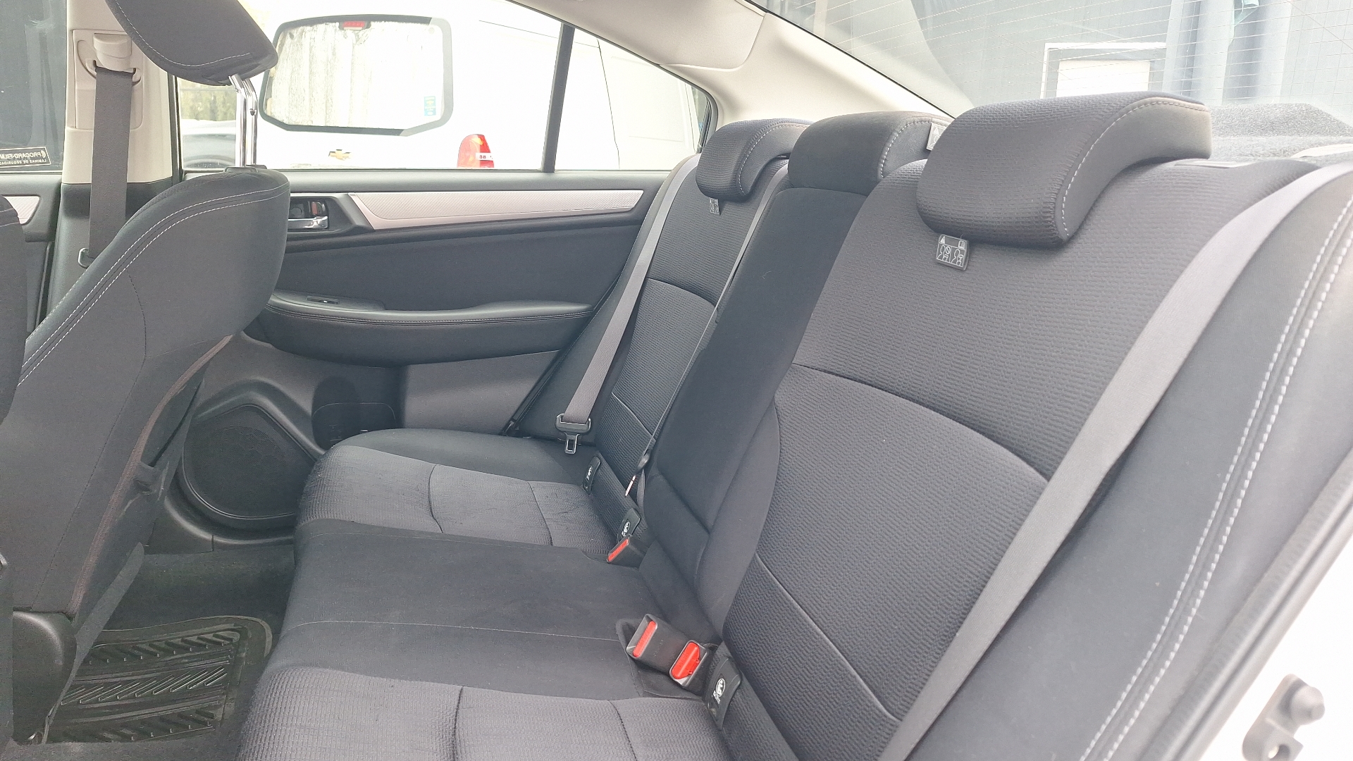 Subaru Legacy — foto 13 de 15