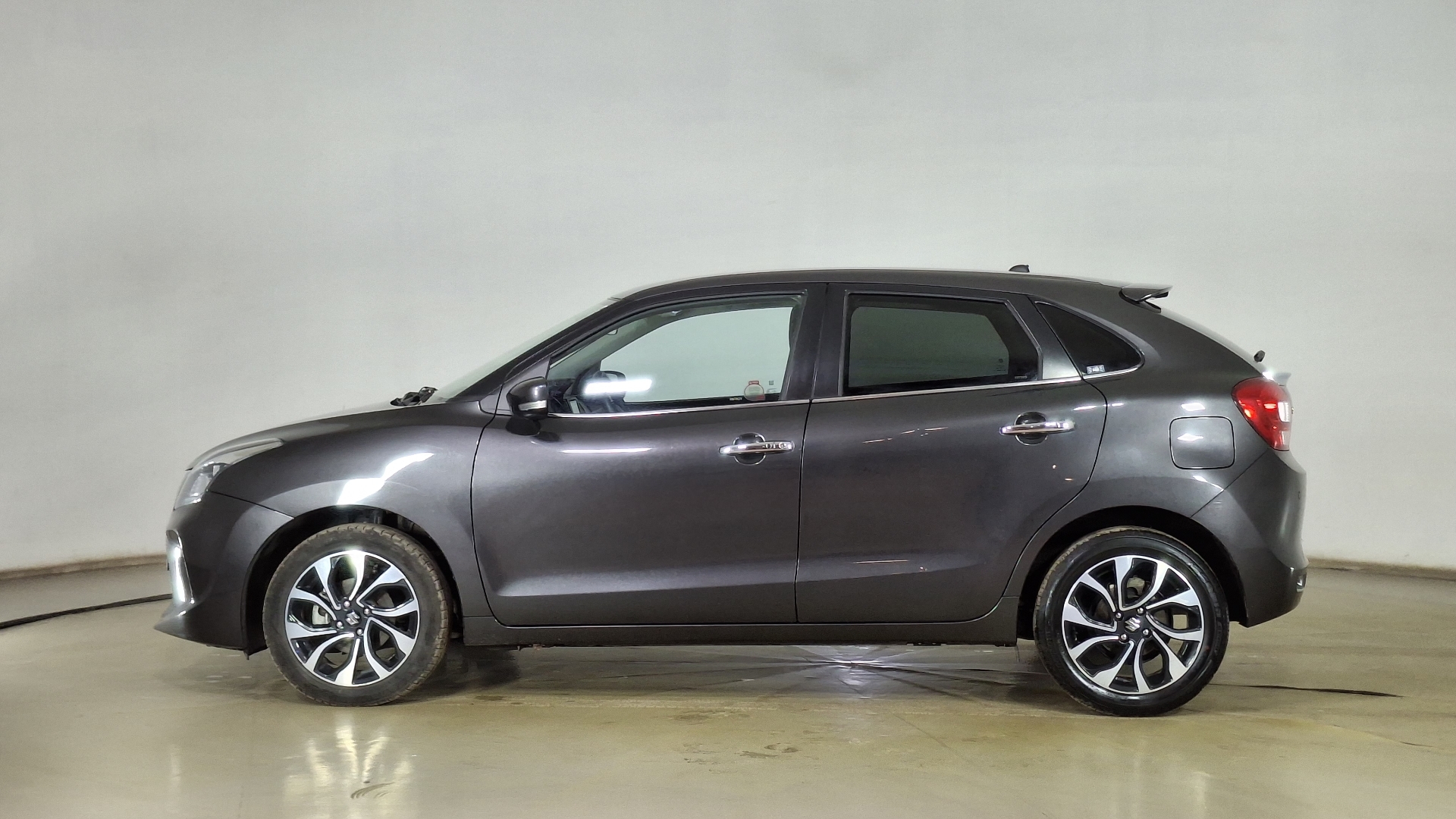 Suzuki Baleno — foto 7 de 16