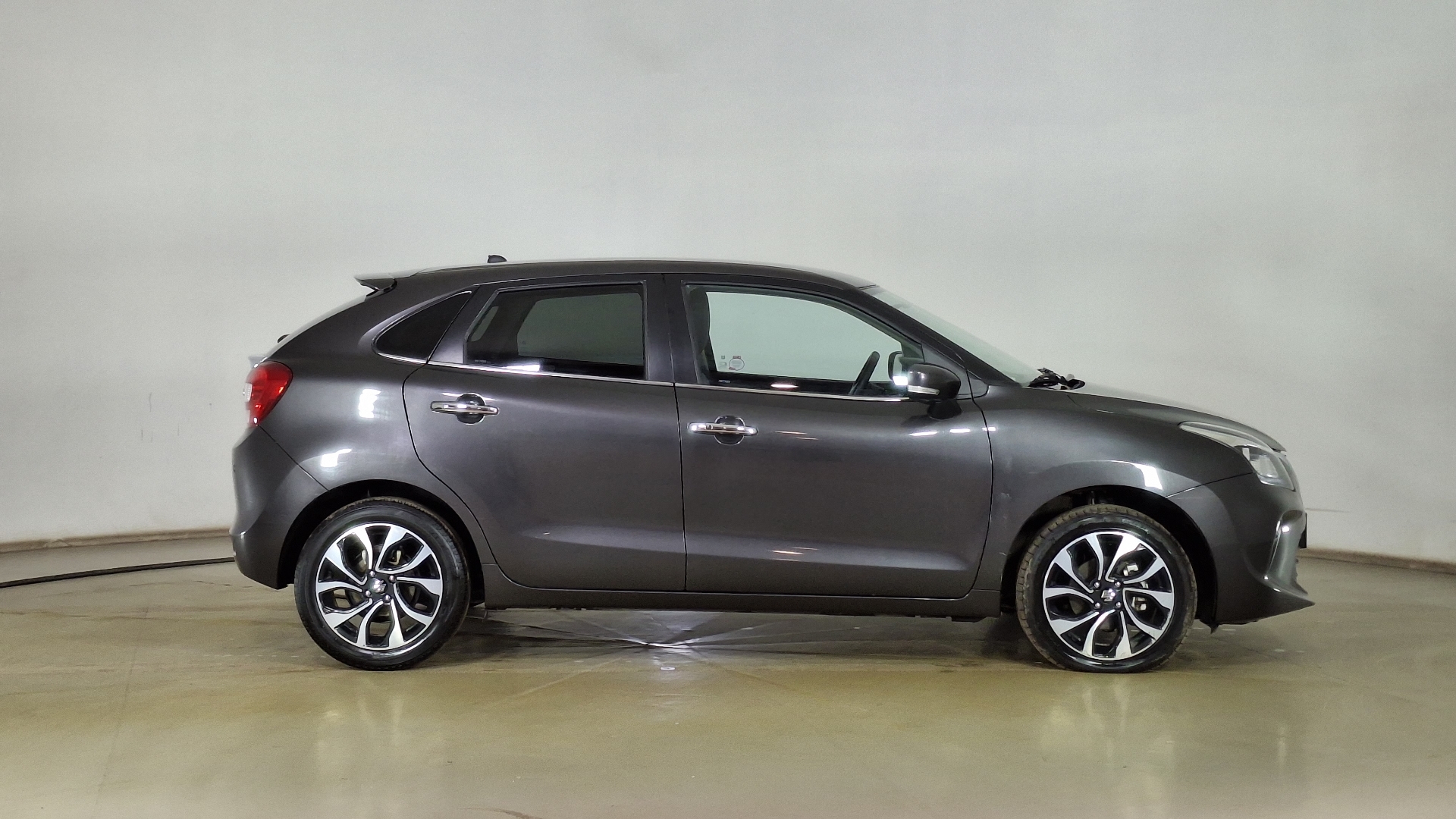 Suzuki Baleno — foto 4 de 16