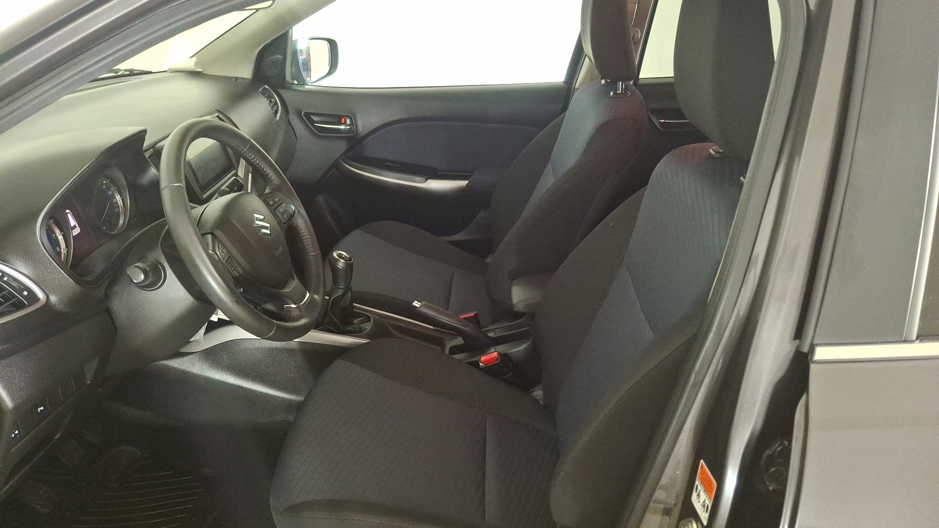 Suzuki Baleno — foto 14 de 16