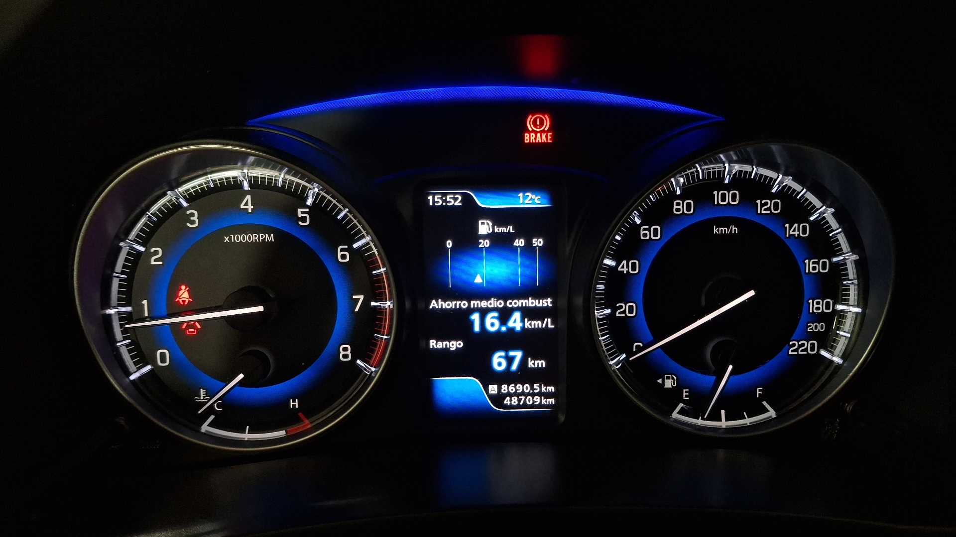 Suzuki Baleno — foto 9 de 16