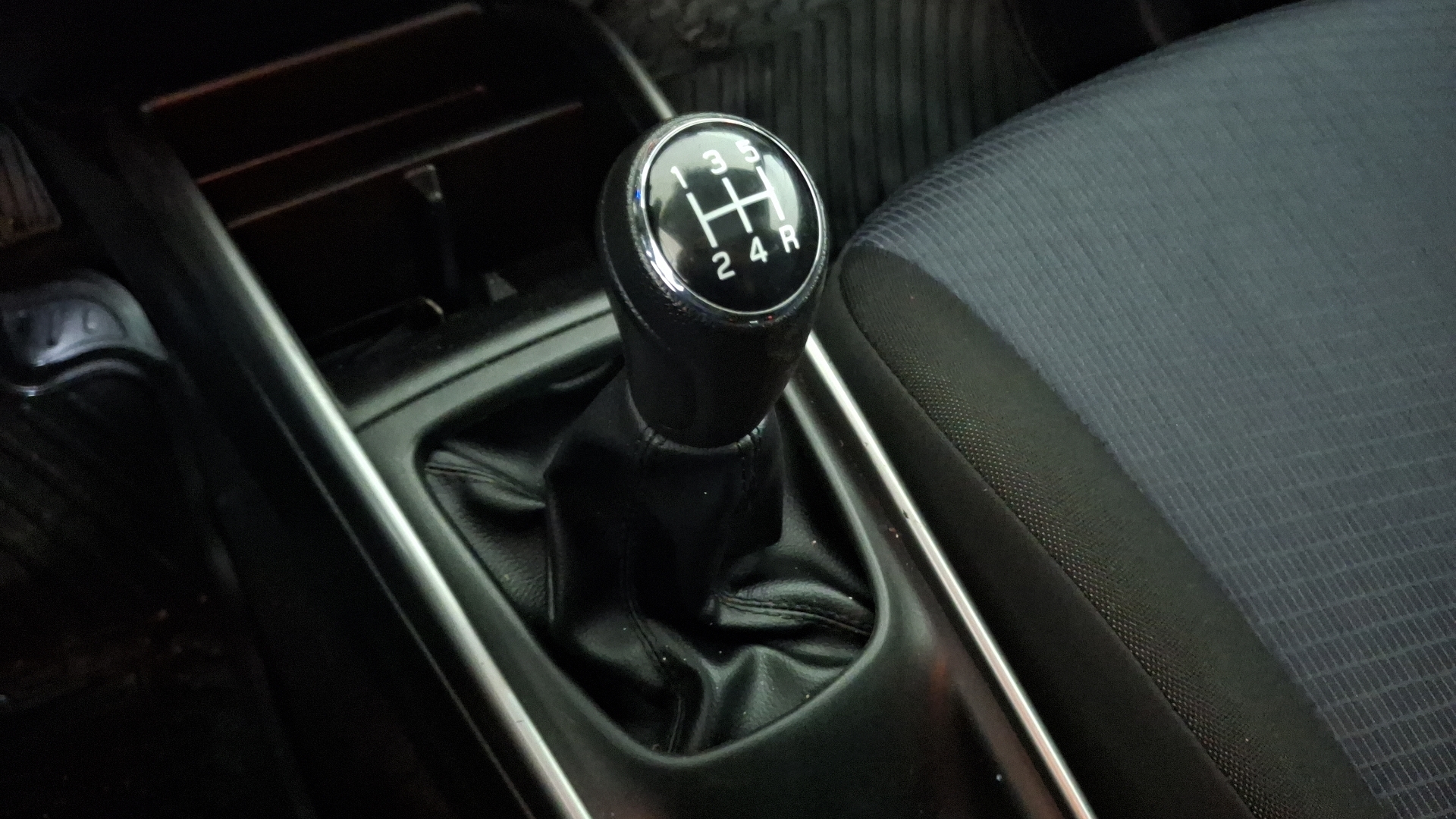 Suzuki Baleno — foto 11 de 16