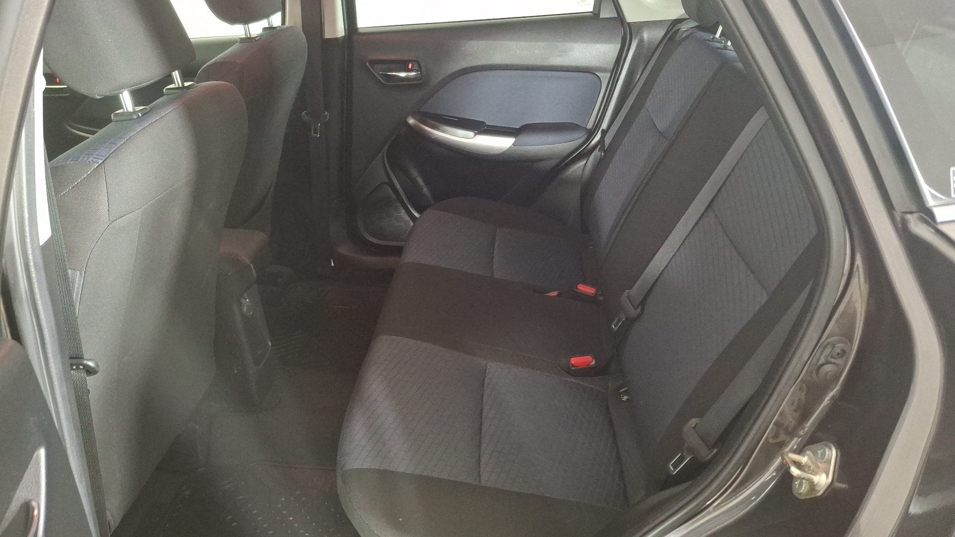 Suzuki Baleno — foto 13 de 16