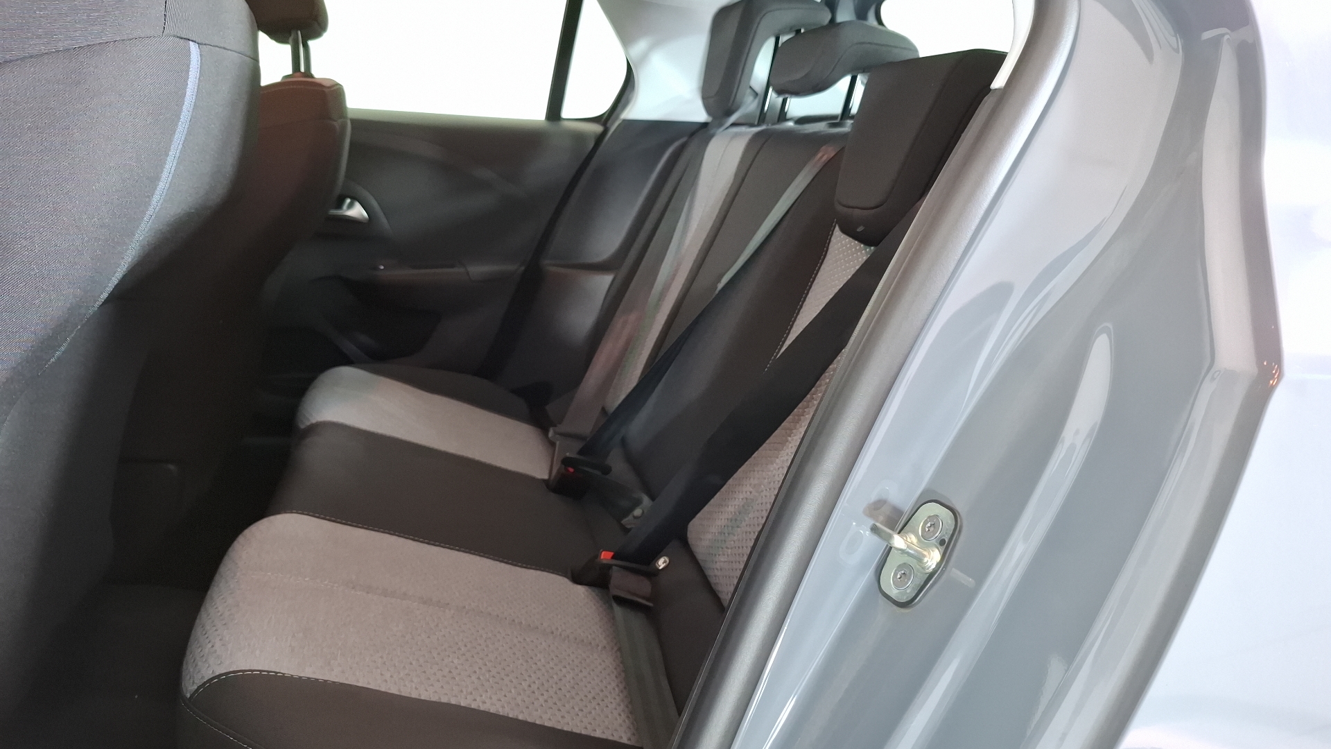 Opel Corsa — foto 14 de 15