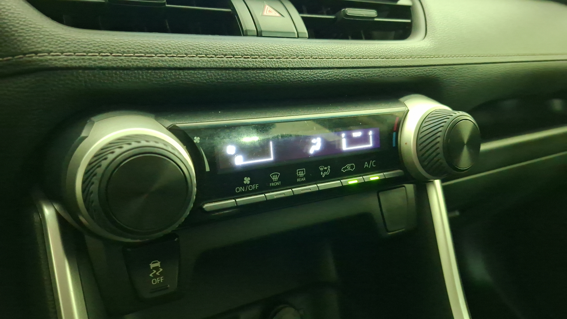 Toyota RAV4 — foto 15 de 16