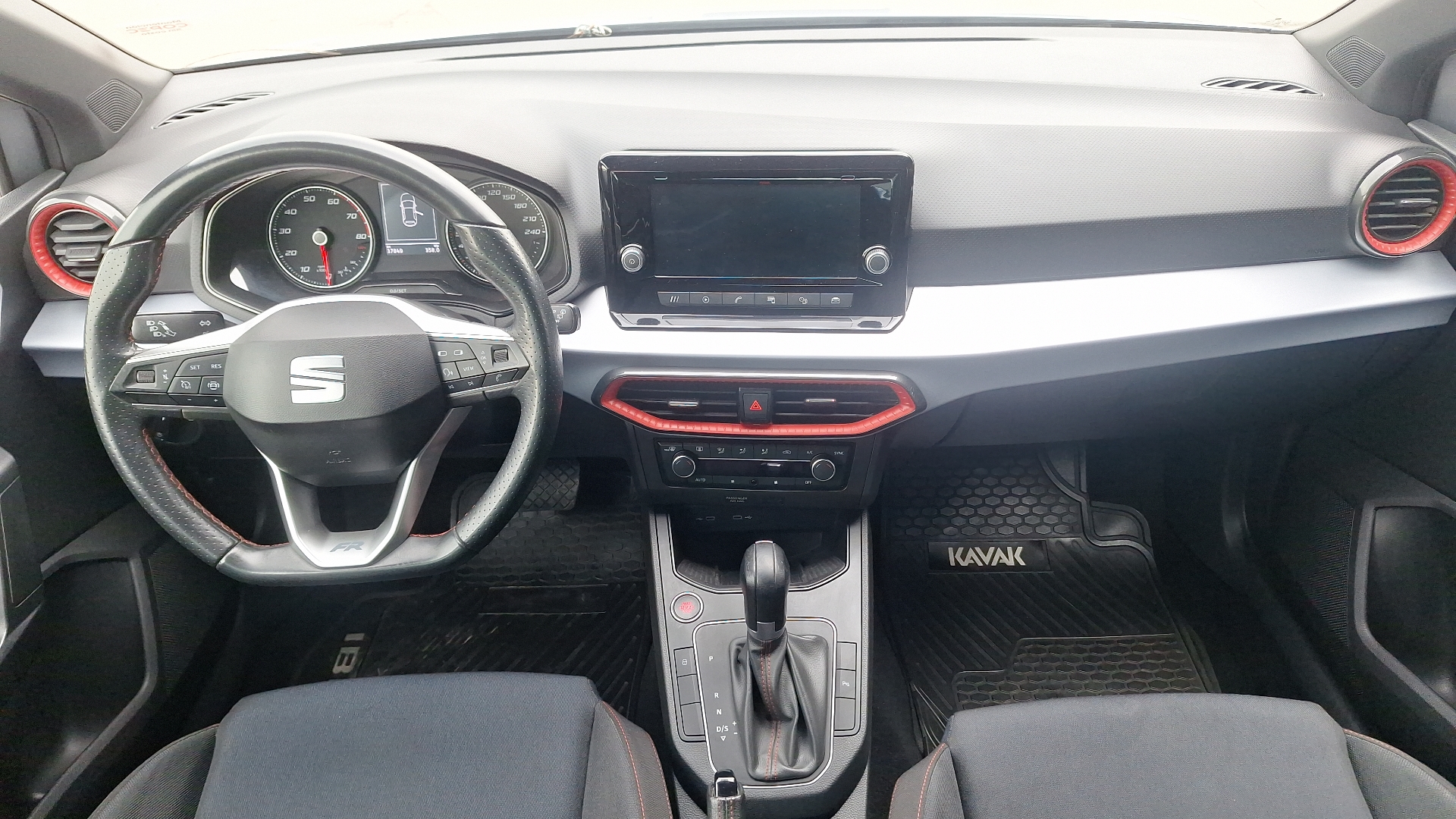 SEAT Ibiza — foto 6 de 16