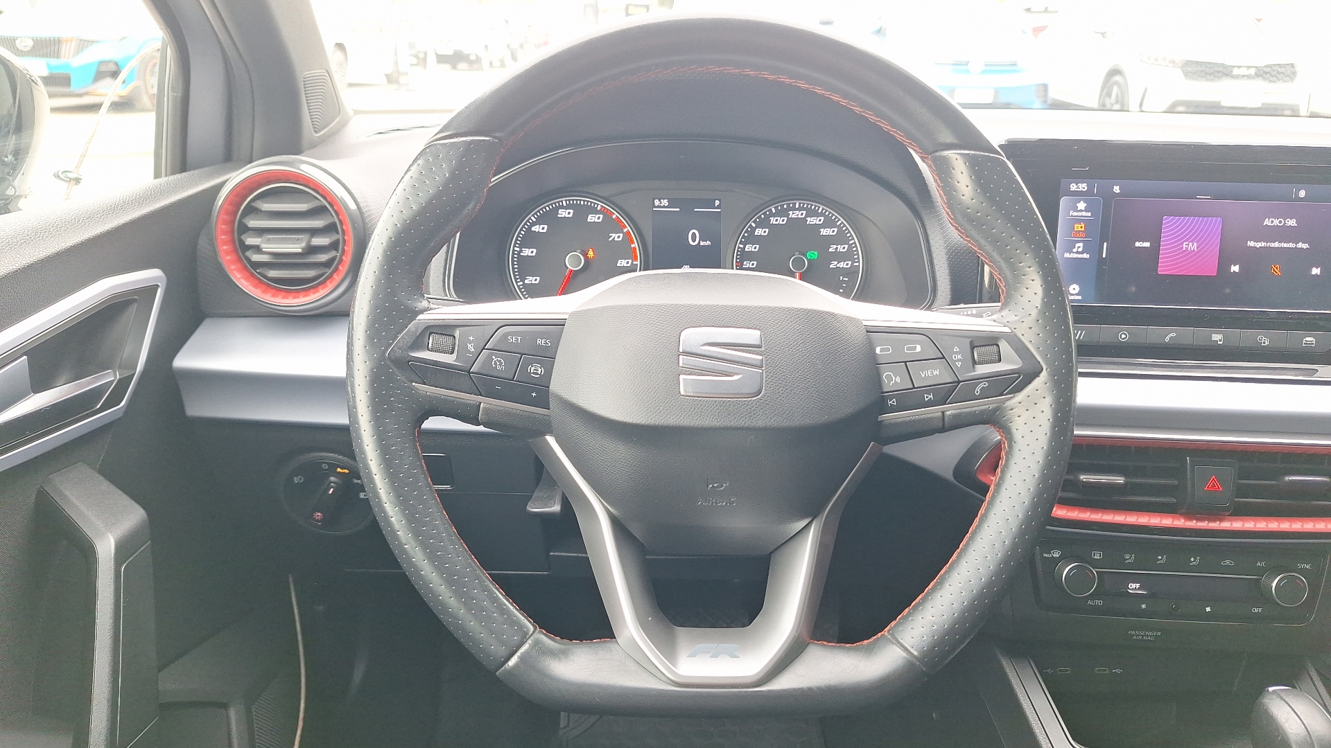 SEAT Ibiza — foto 8 de 16