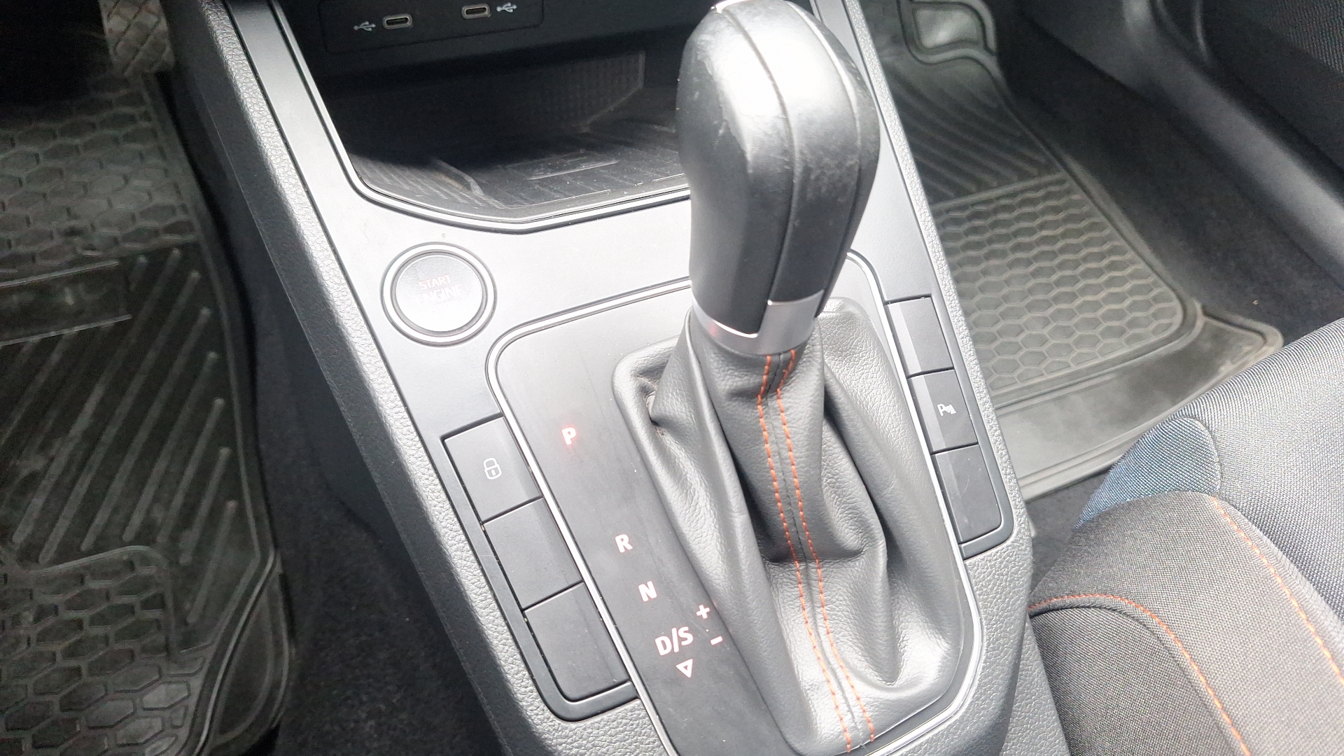 SEAT Ibiza — foto 11 de 16