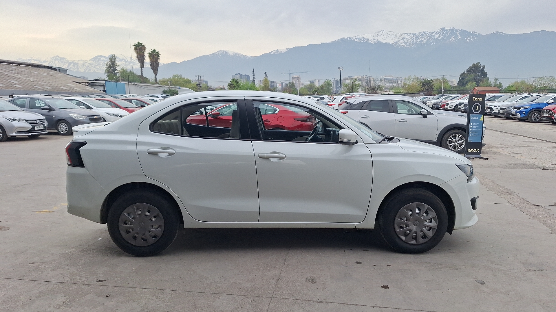Suzuki Dzire — foto 5 de 15