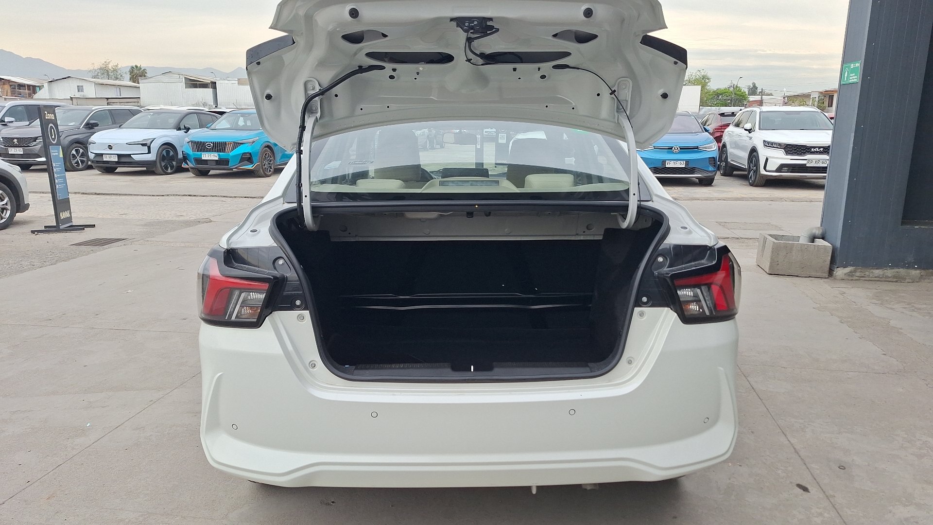 Suzuki Dzire — foto 4 de 15