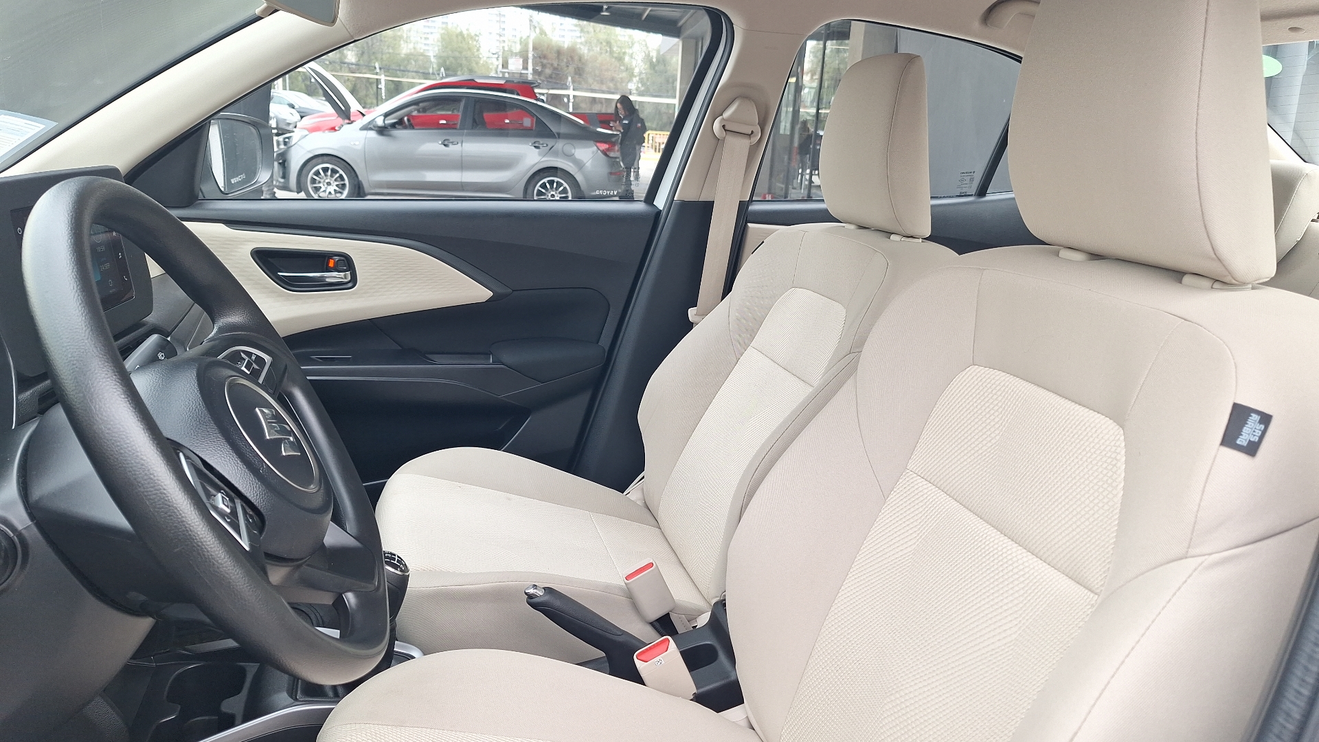 Suzuki Dzire — foto 14 de 15