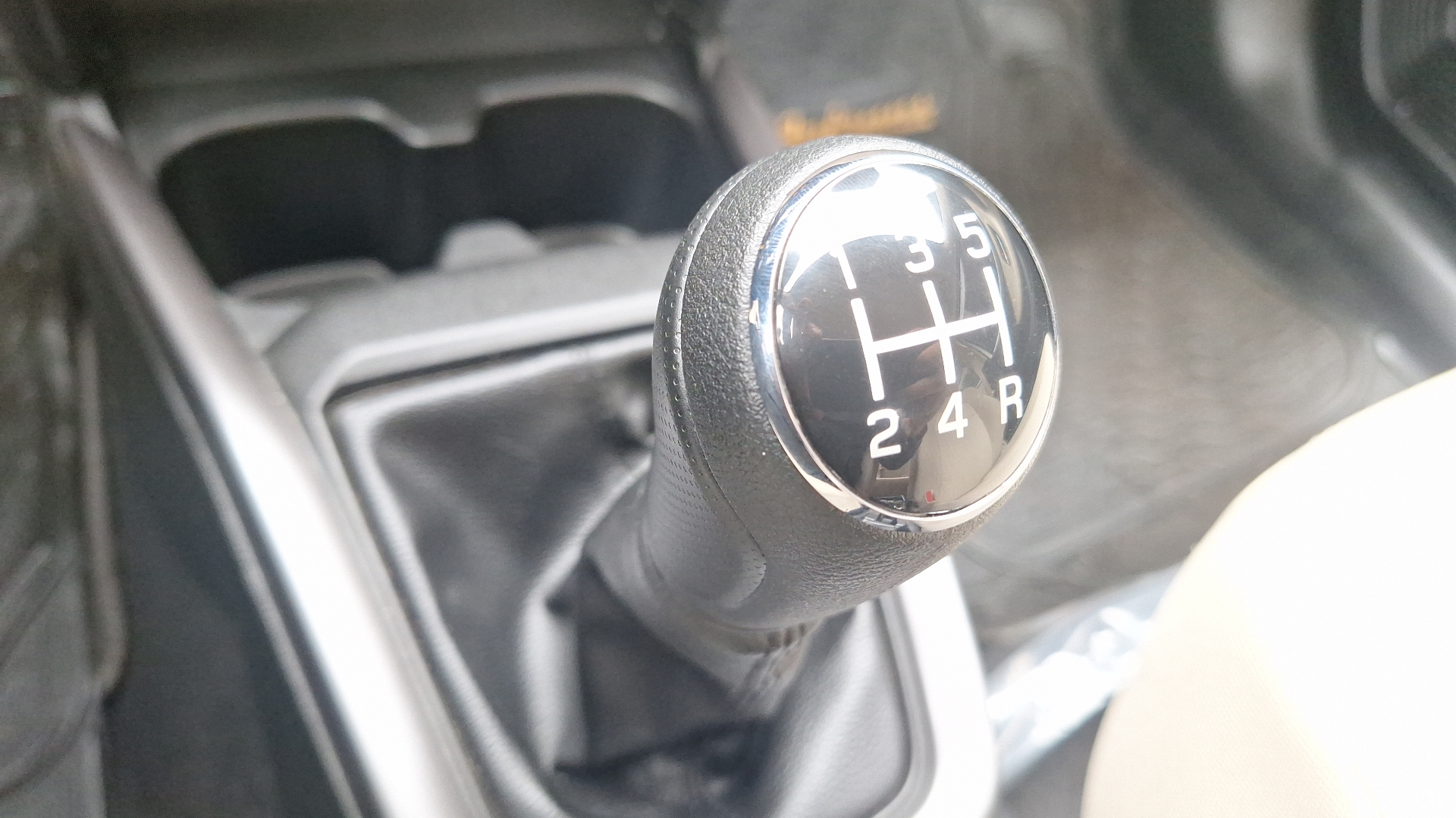 Suzuki Dzire — foto 11 de 15
