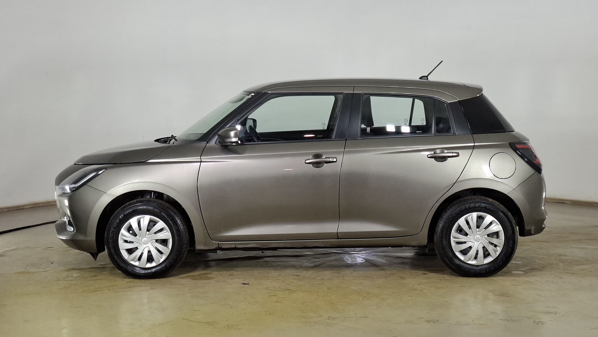 Suzuki Swift — foto 7 de 16