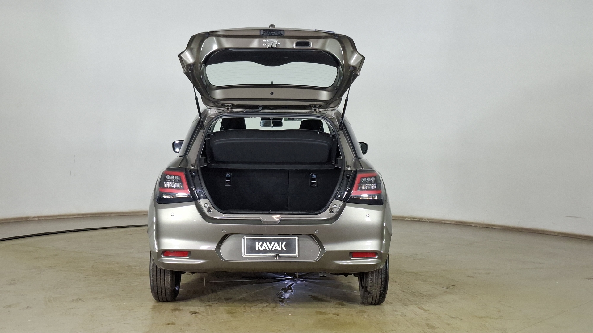 Suzuki Swift — foto 6 de 16