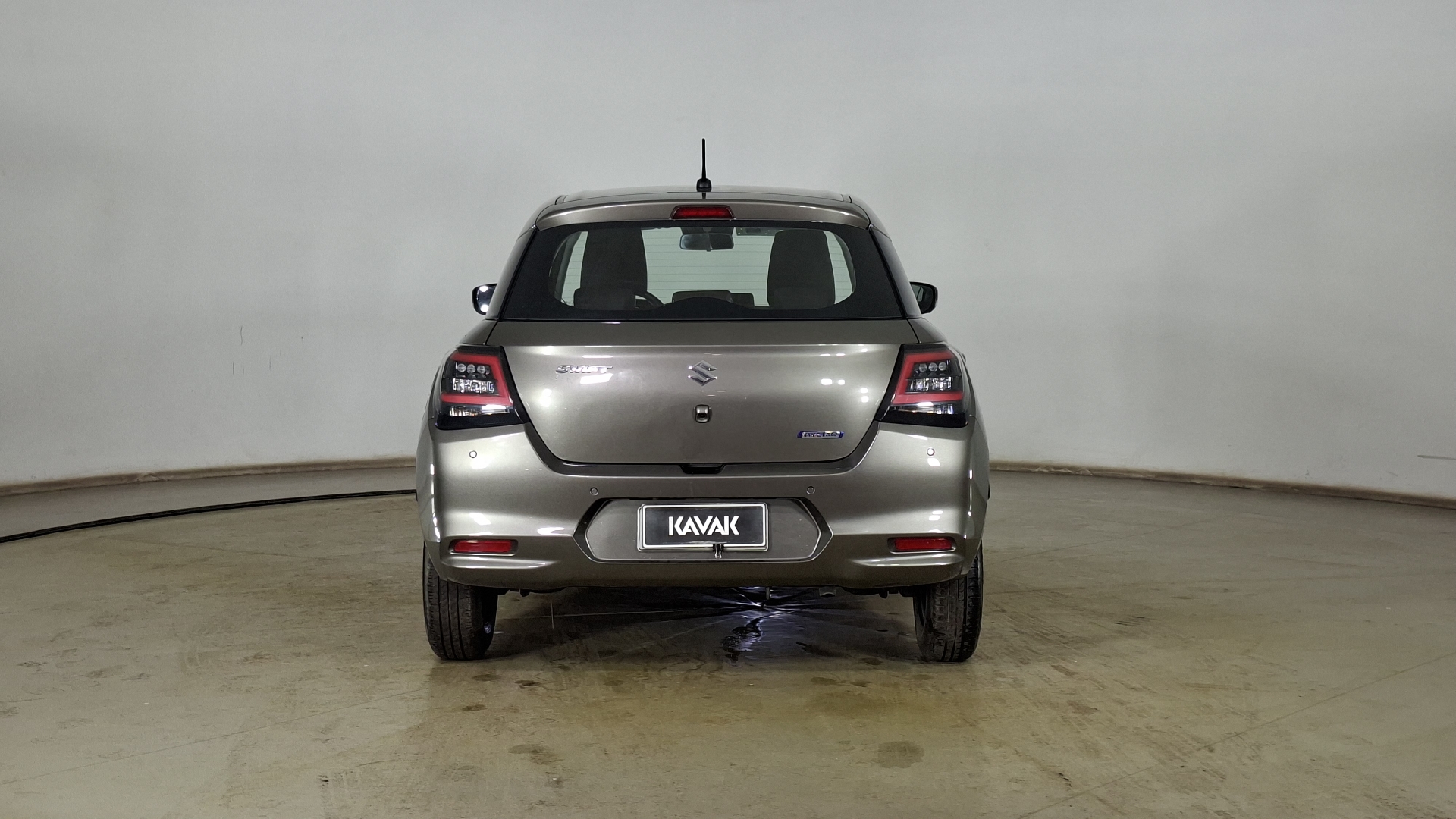 Suzuki Swift — foto 5 de 16