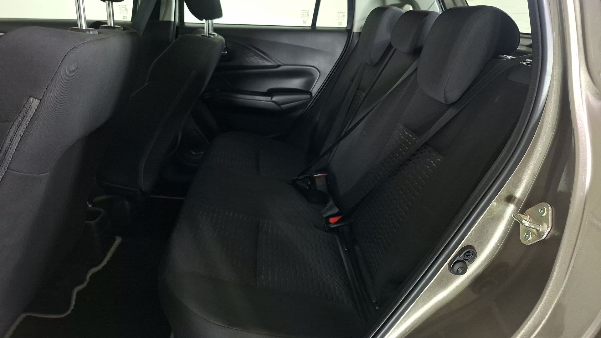 Suzuki Swift — foto 14 de 16