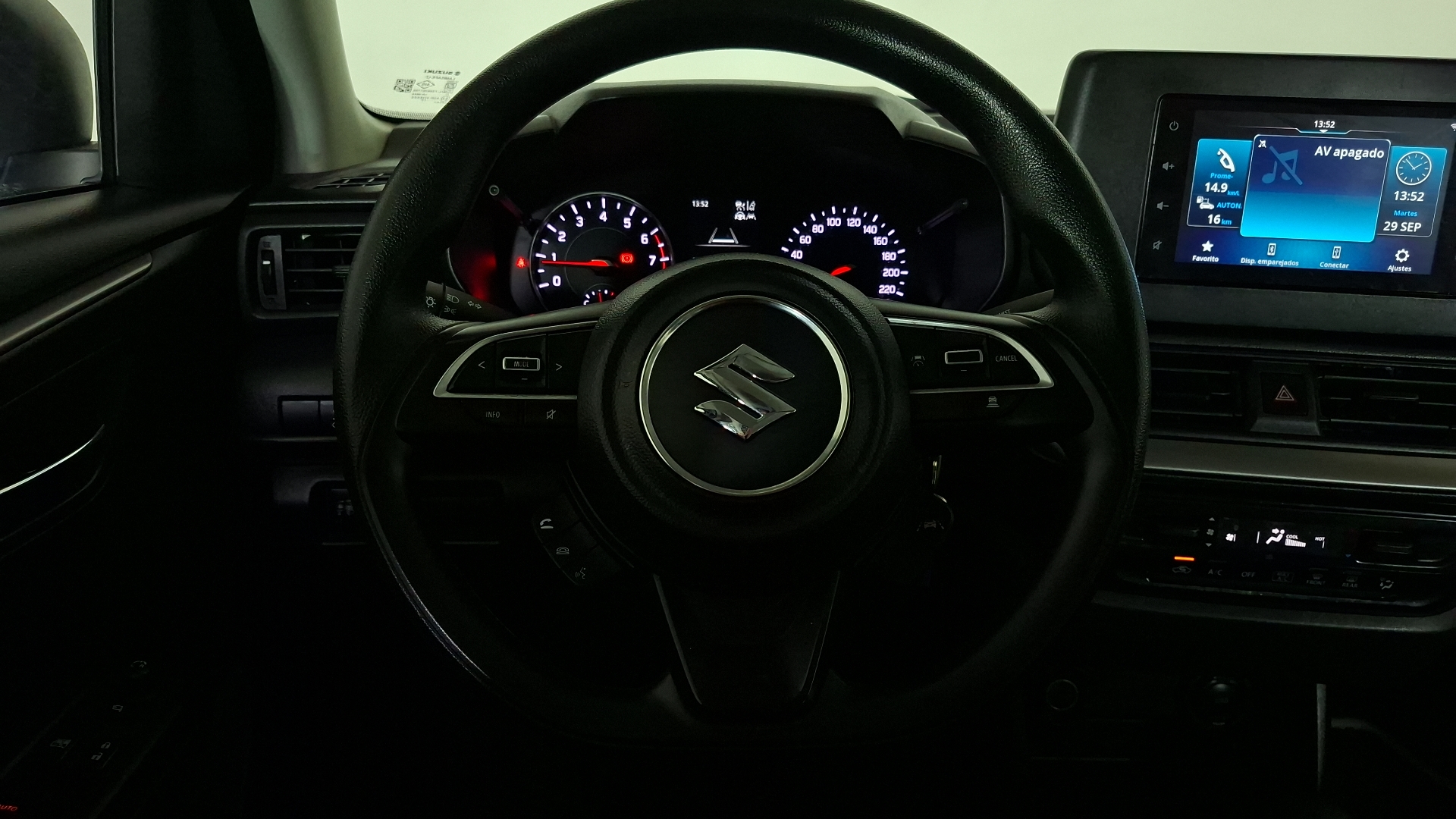 Suzuki Swift — foto 8 de 16