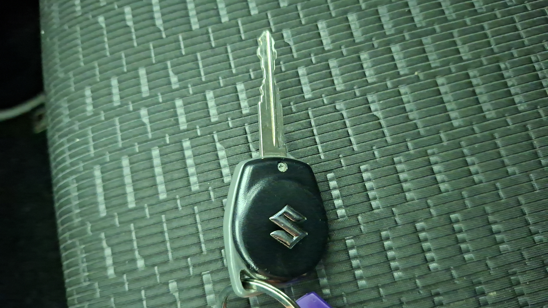 Suzuki Swift — foto 16 de 16