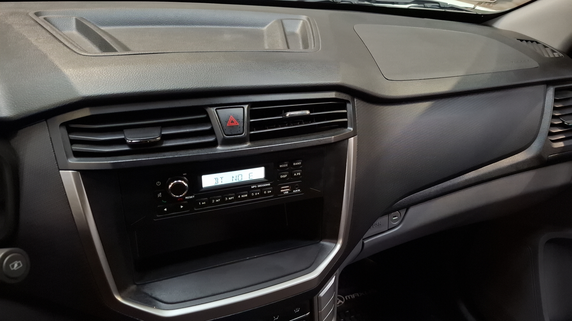 Maxus T60 — foto 10 de 15