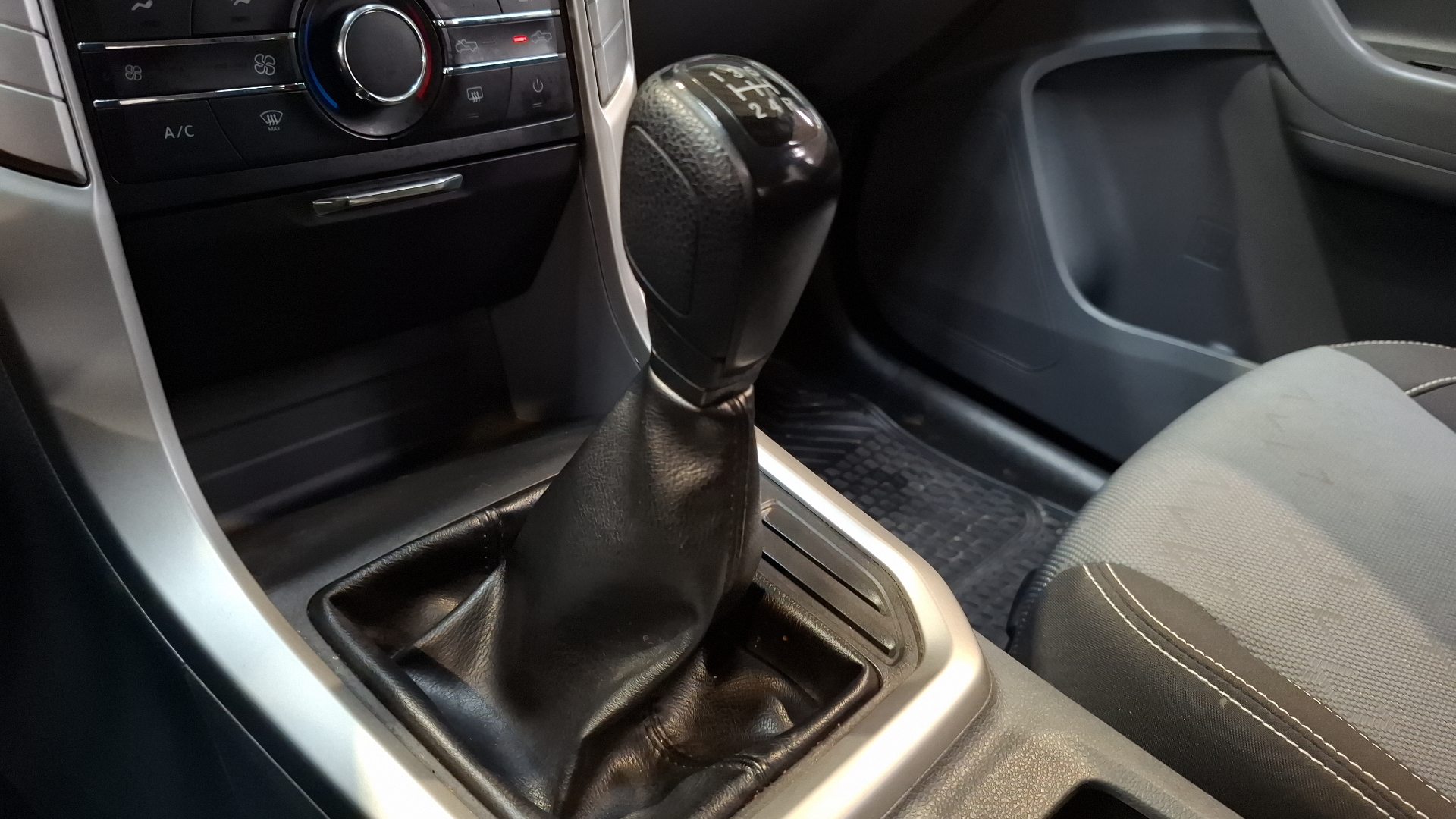 Maxus T60 — foto 11 de 15